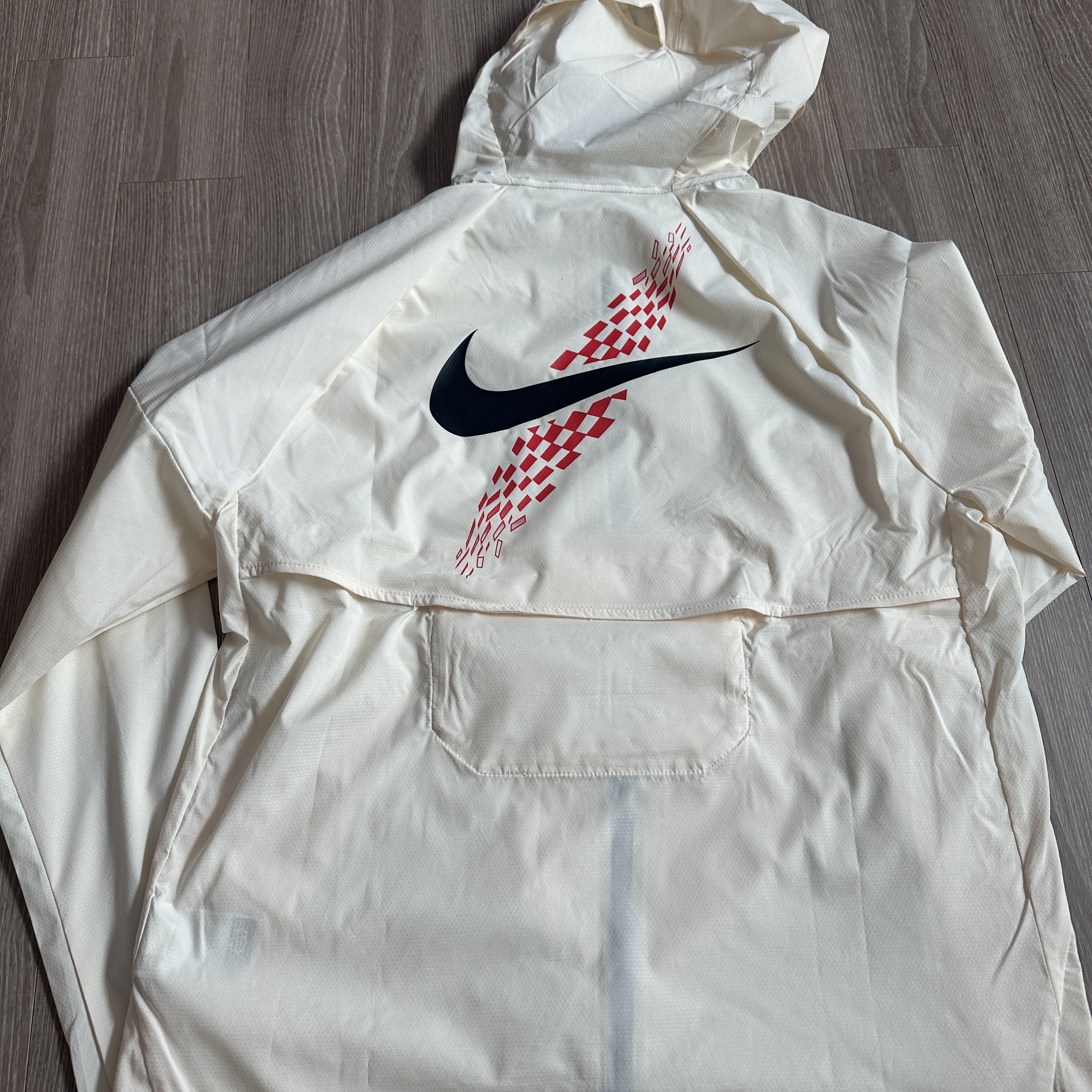 Nike Dri-Fit Kipchoge Windrunner Coconut Milk Black Chile Red - Asia 착용 스타일