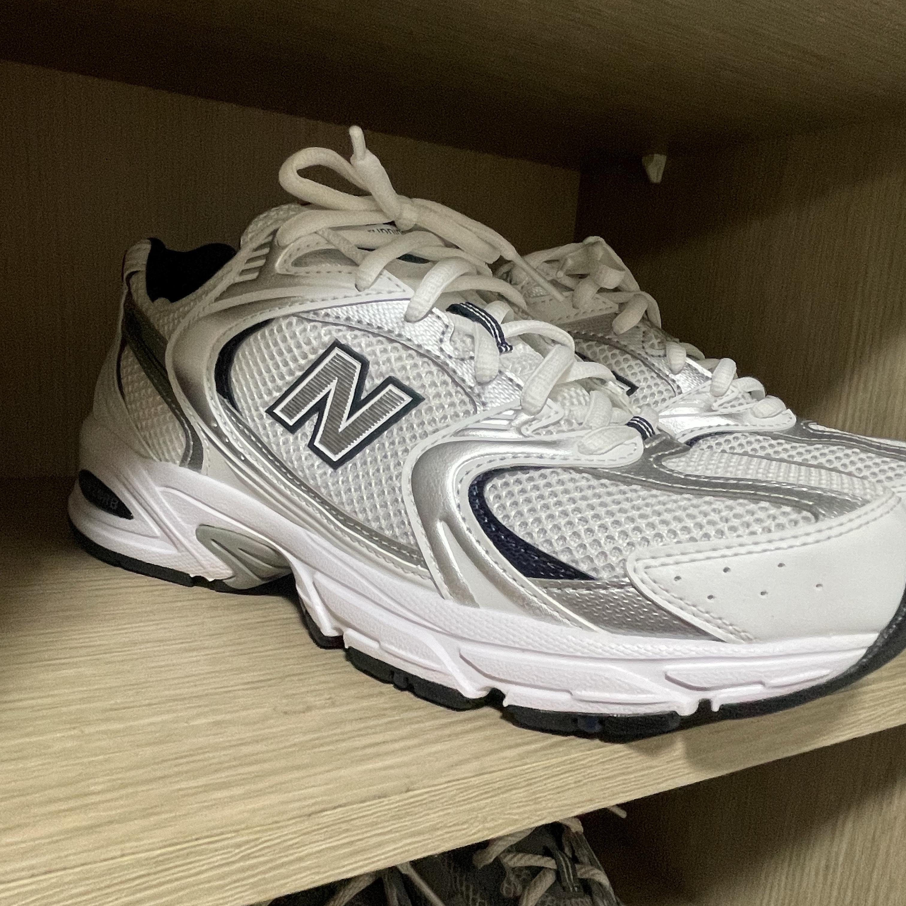 New Balance 530 White 착용 스타일