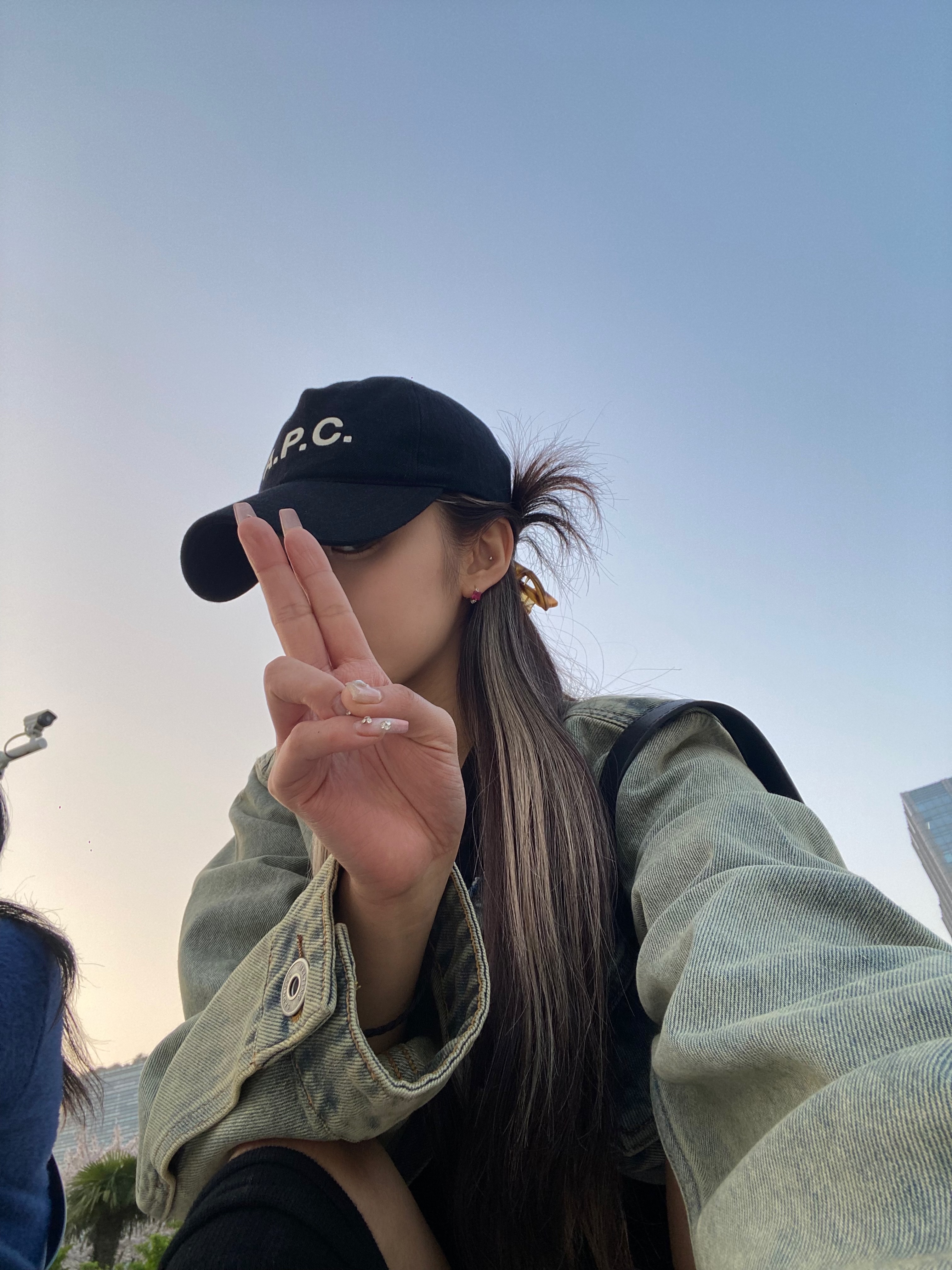 A.P.C. Eden Baseball Cap Black 착용 스타일 - 4