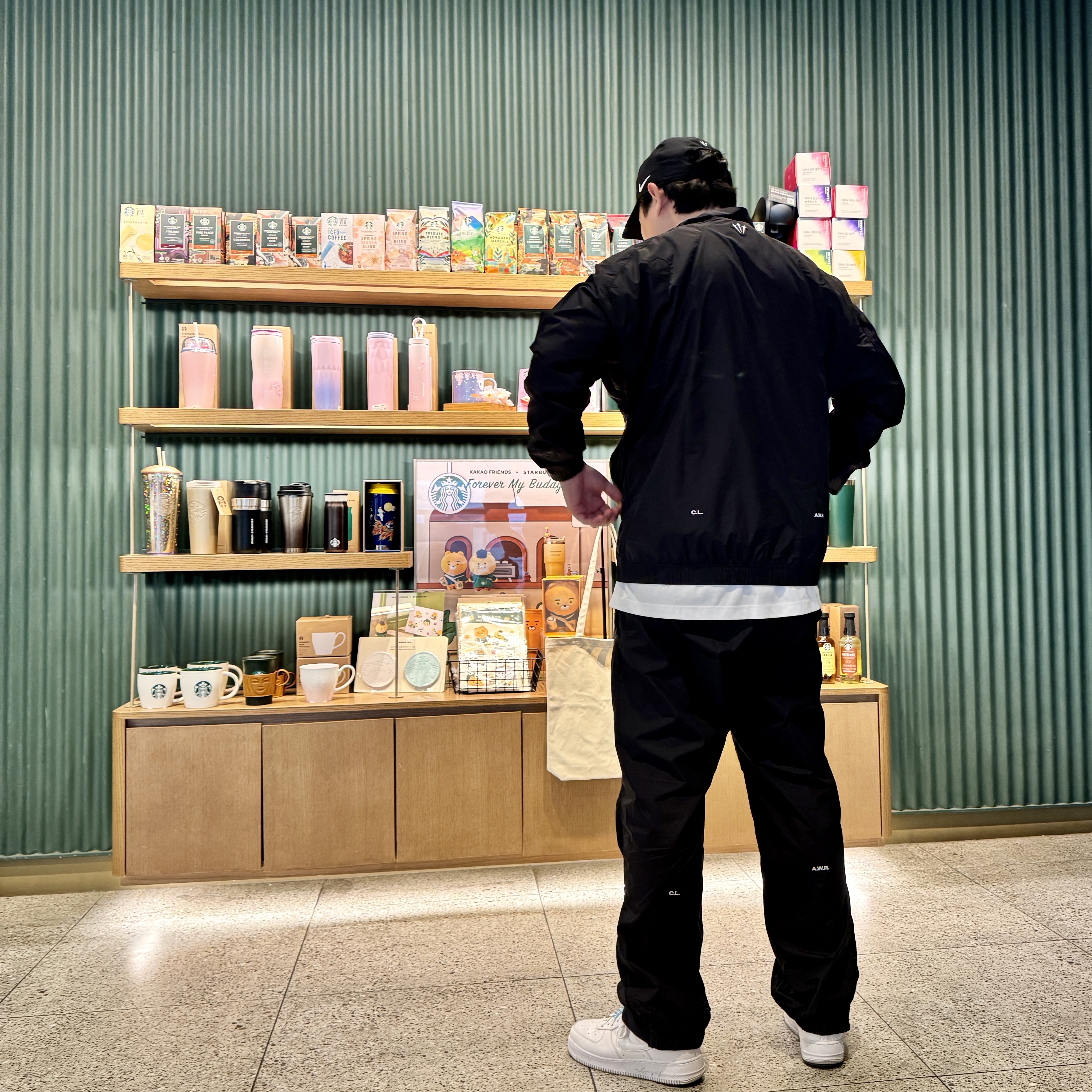 Nike x Drake Nocta Woven Track Pants Black (FN7668-010), Nike x Drake Nocta Nylon Track Jacket Black (FN7666-010) 착용 스타일 - 2