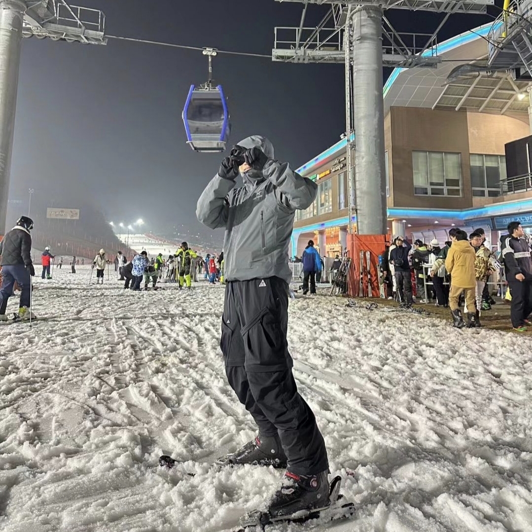 Arc'teryx Beta Jacket Cloud, Nike ACG Trail Pants Black Anthracite - Asia 착용 스타일