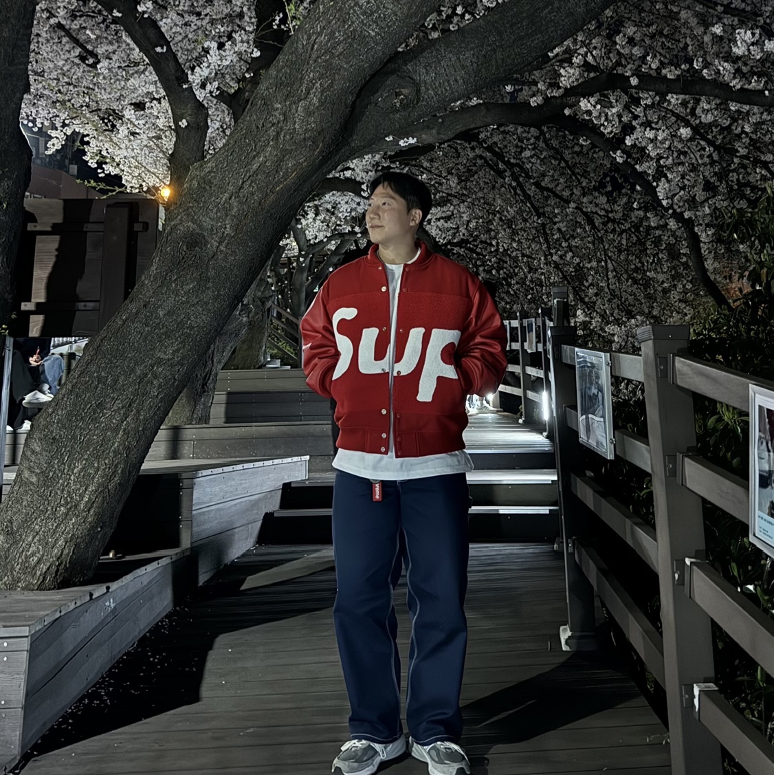 Supreme Big Logo Chenille Varsity Jacket Red - 24SS, New Balance 990v6 Made in USA Grey - D Standard 착용 스타일 - 1