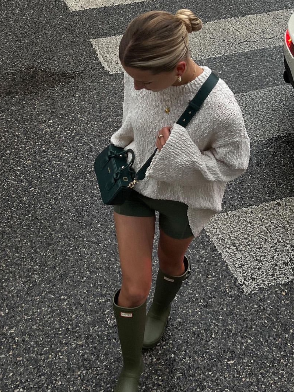(W) Hunter Play Short Rain Boots Black, (W) Hunter Original Tall Rain Boots Olive Leaf 착용 스타일 - 2