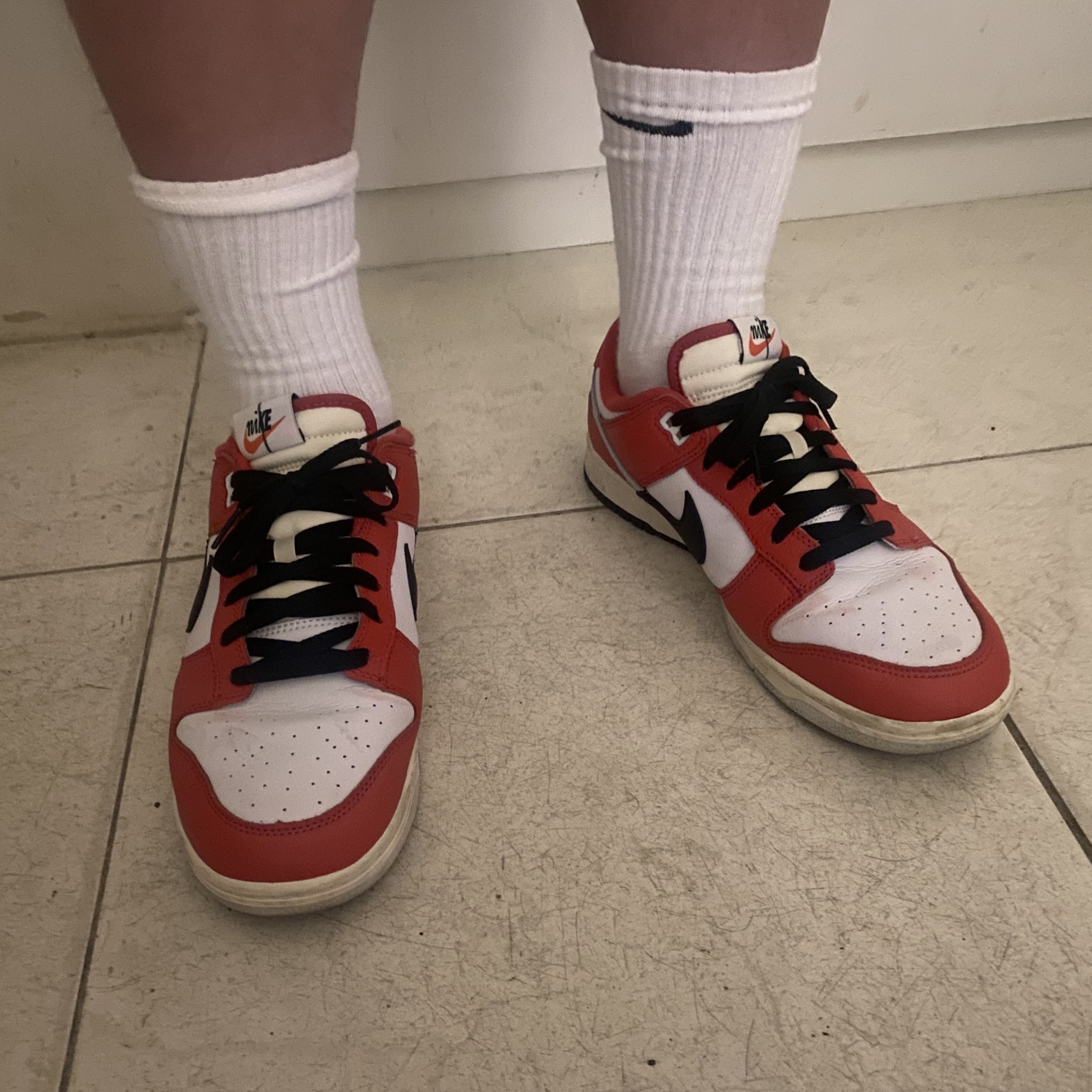 Nike Dunk Low Retro PRM University Red Black 착용 스타일