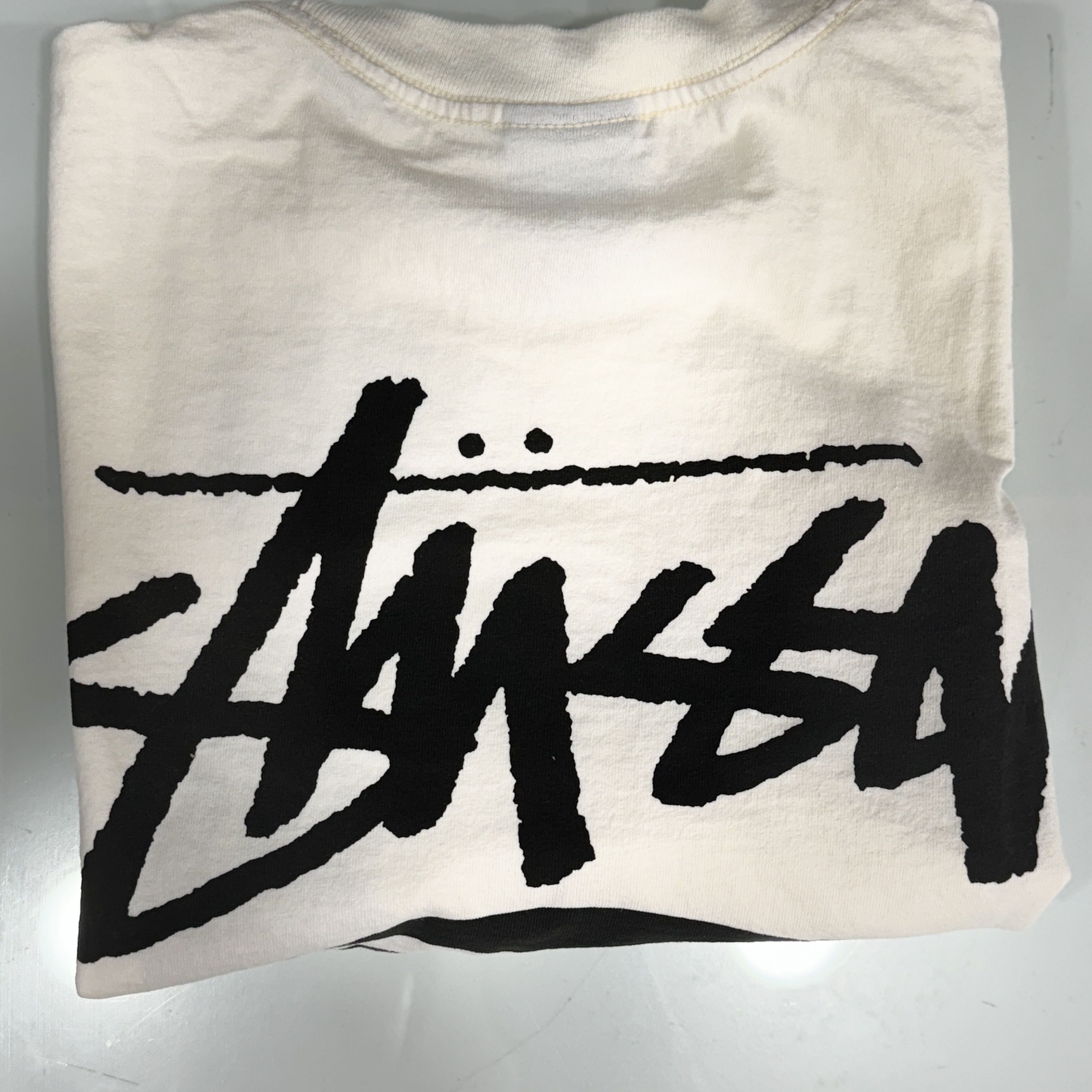 Stussy 8 Ball Pigment Dyed T-Shirt Natural 착용 스타일 - 2