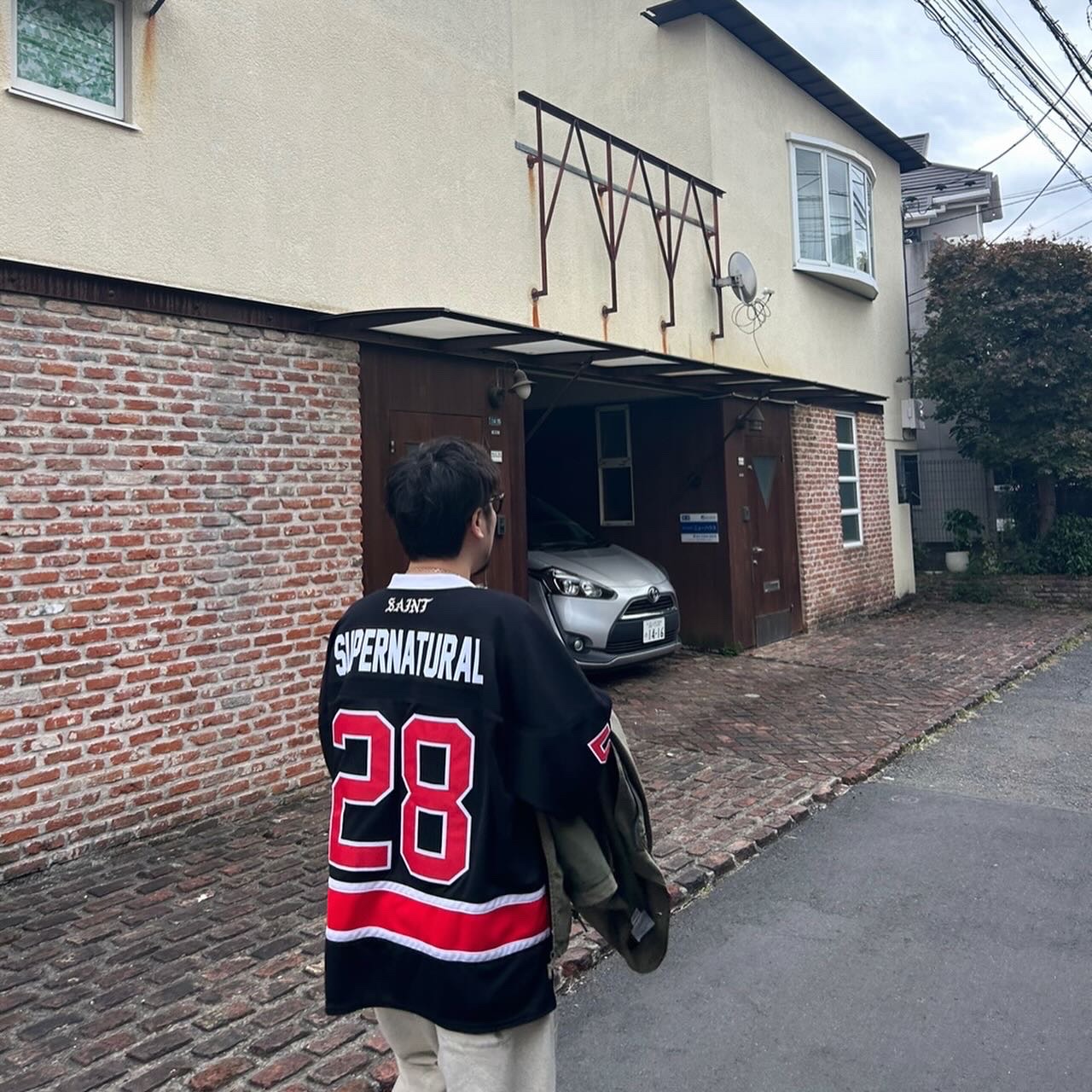 Saint Mxxxxxx Game Shirt L/S T-Shirt Black - 23SS, Saint Mxxxxxx x Denim Tears Mural Sweatpants Grey - 23SS 착용 스타일 - 2