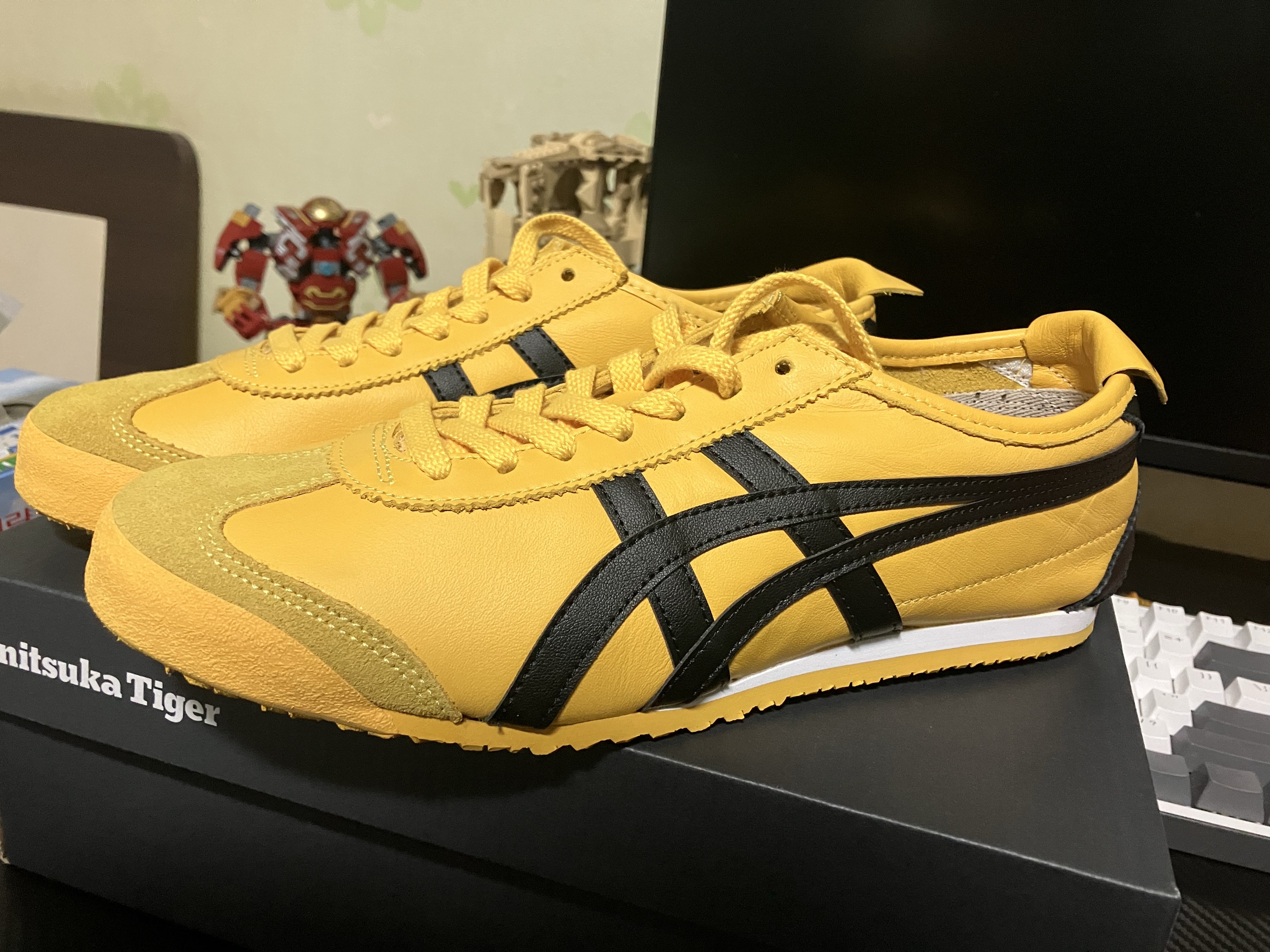 Onitsuka Tiger Mexico 66 Yellow Black 착용 스타일