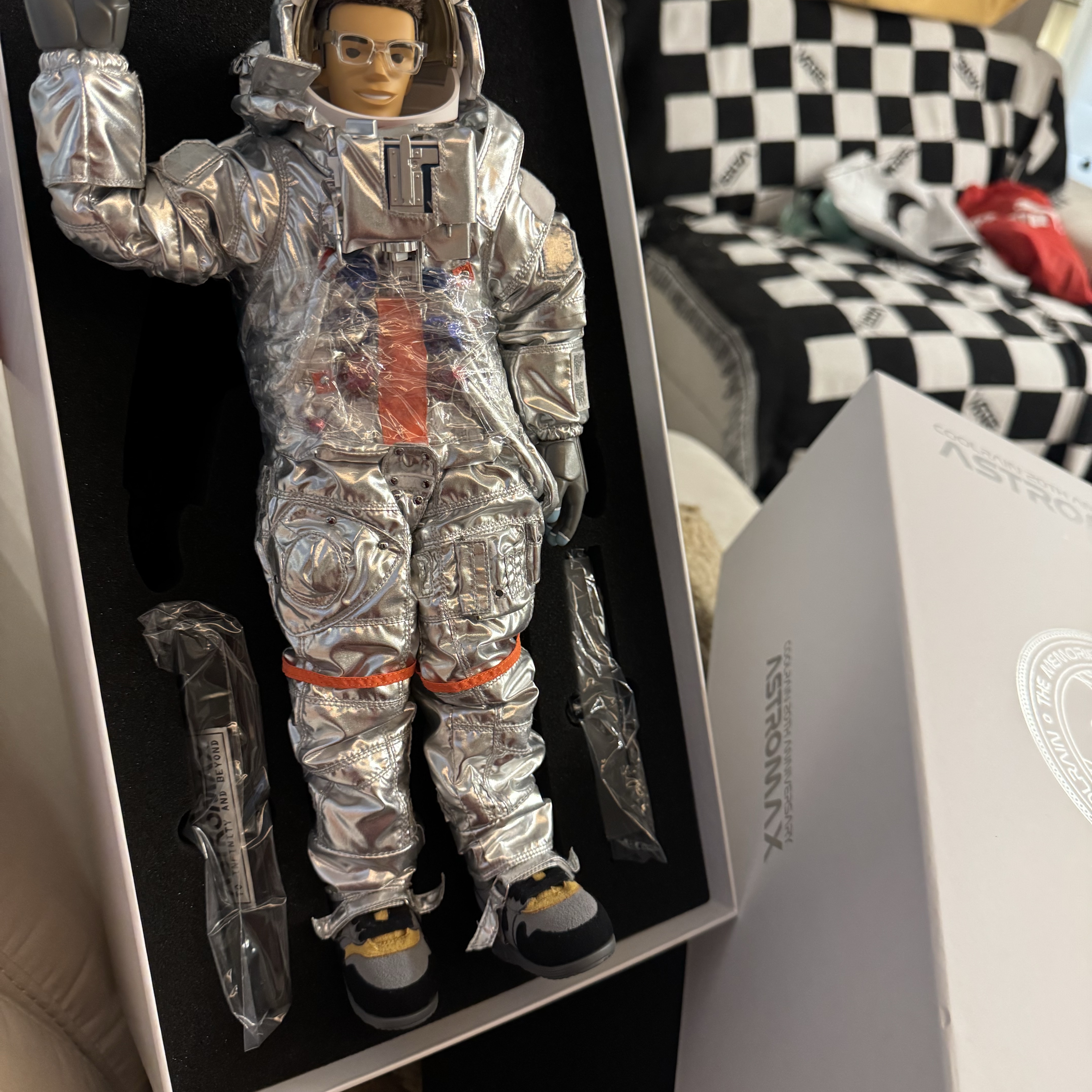 Coolrain x Blitzway Astromax Silver 착용 스타일