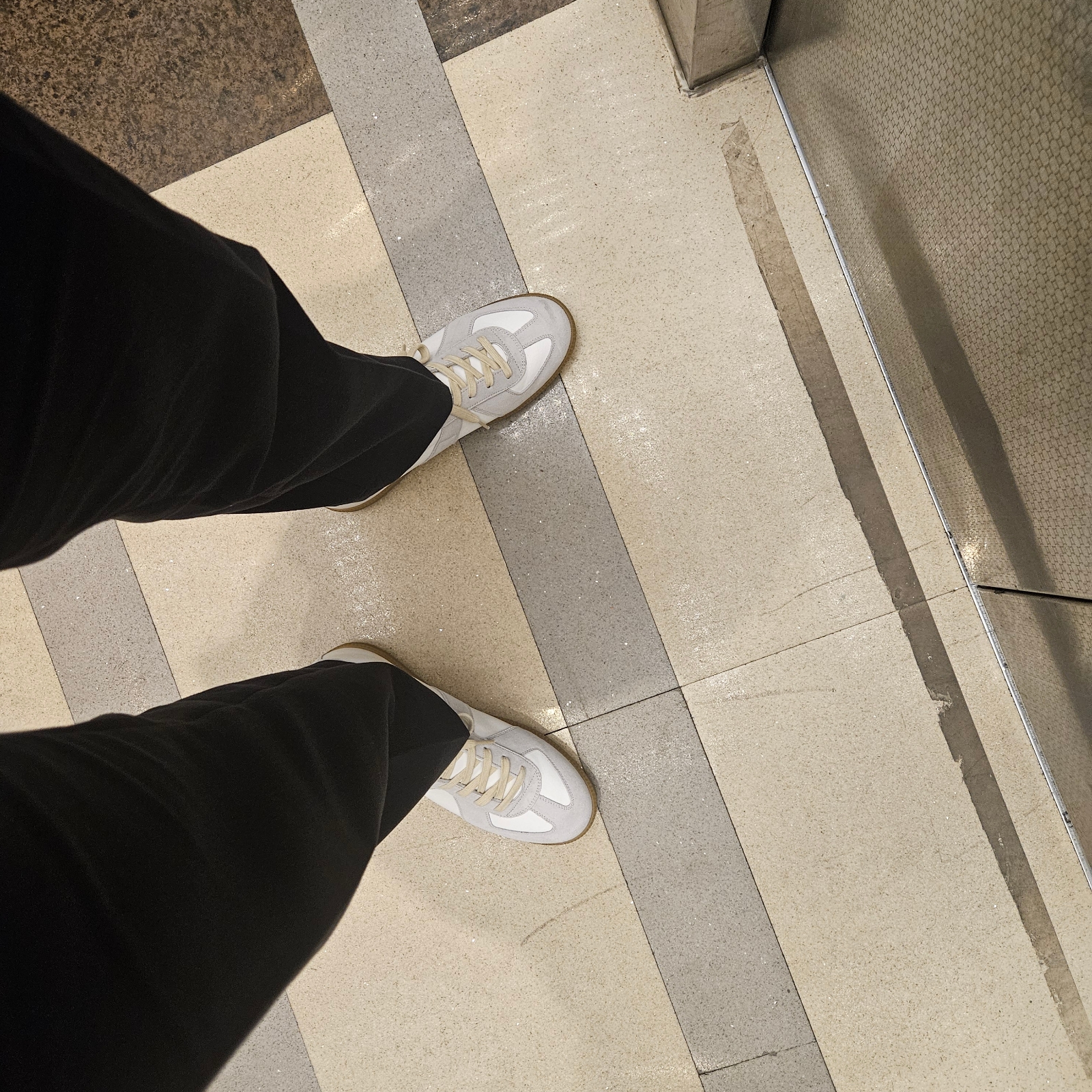 Maison Margiela Calfskin Replica Sneakers 착용 스타일