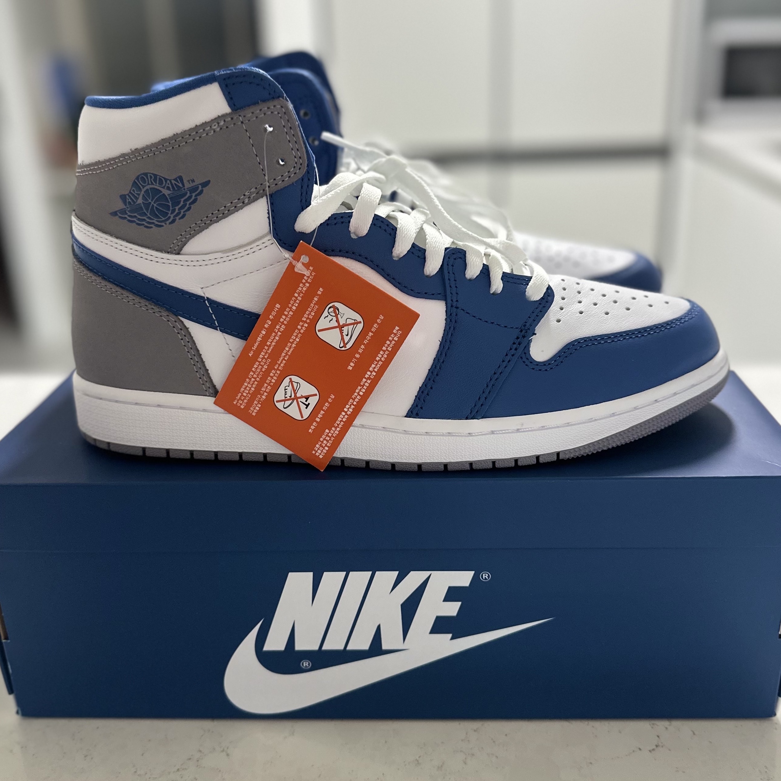 Jordan 1 Retro High OG True Blue 착용 스타일 - 3