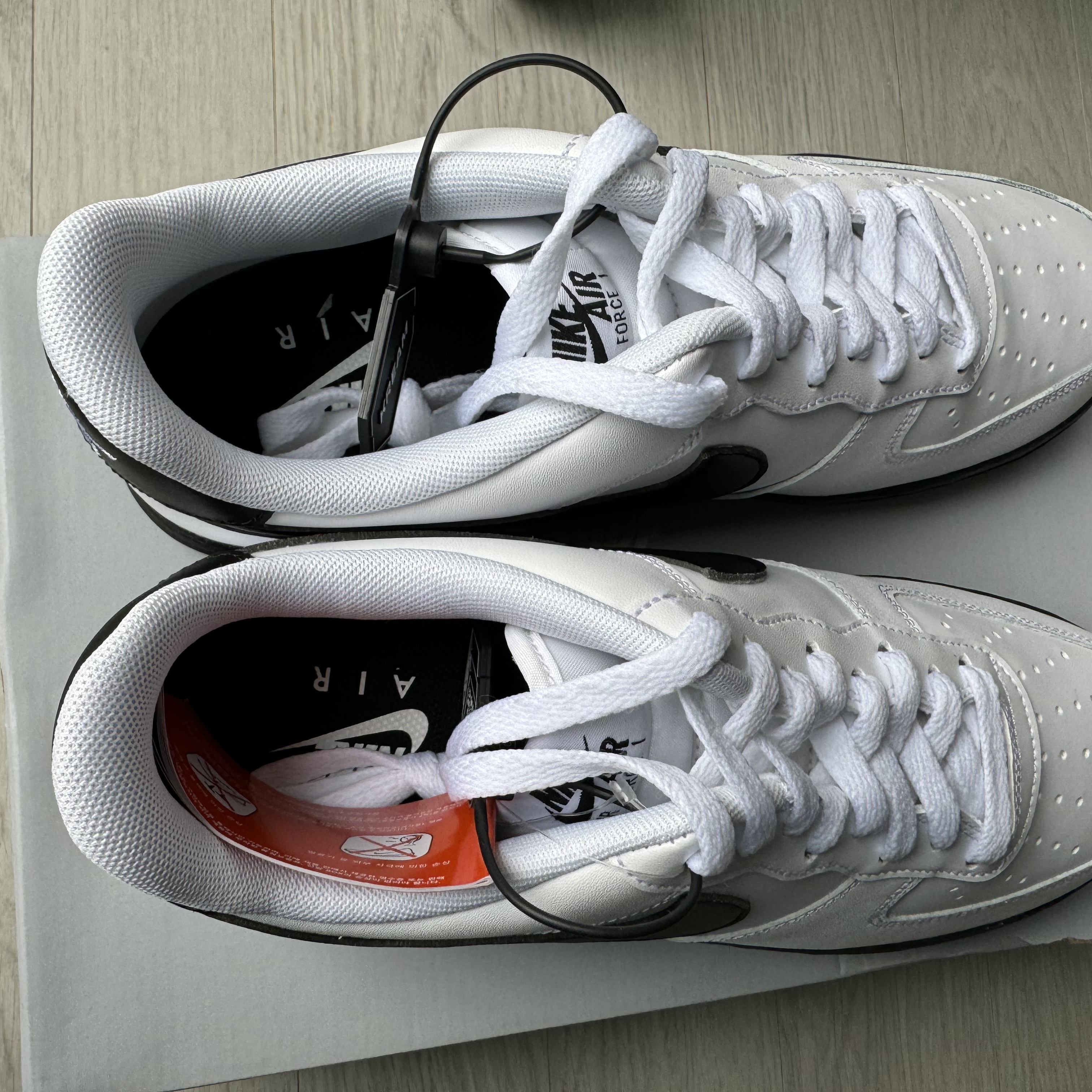 Nike Air Force 1 Low White Black Midsole 착용 스타일 - 4