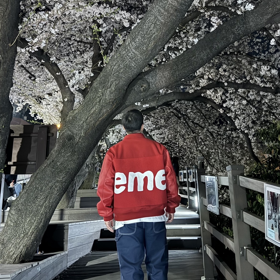 Supreme Big Logo Chenille Varsity Jacket Red - 24SS, New Balance 990v6 Made in USA Grey - D Standard 착용 스타일 - 2