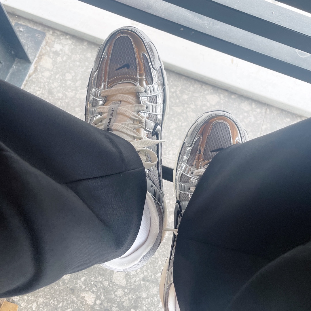 Nike P-6000 Metallic Silver 착용 스타일