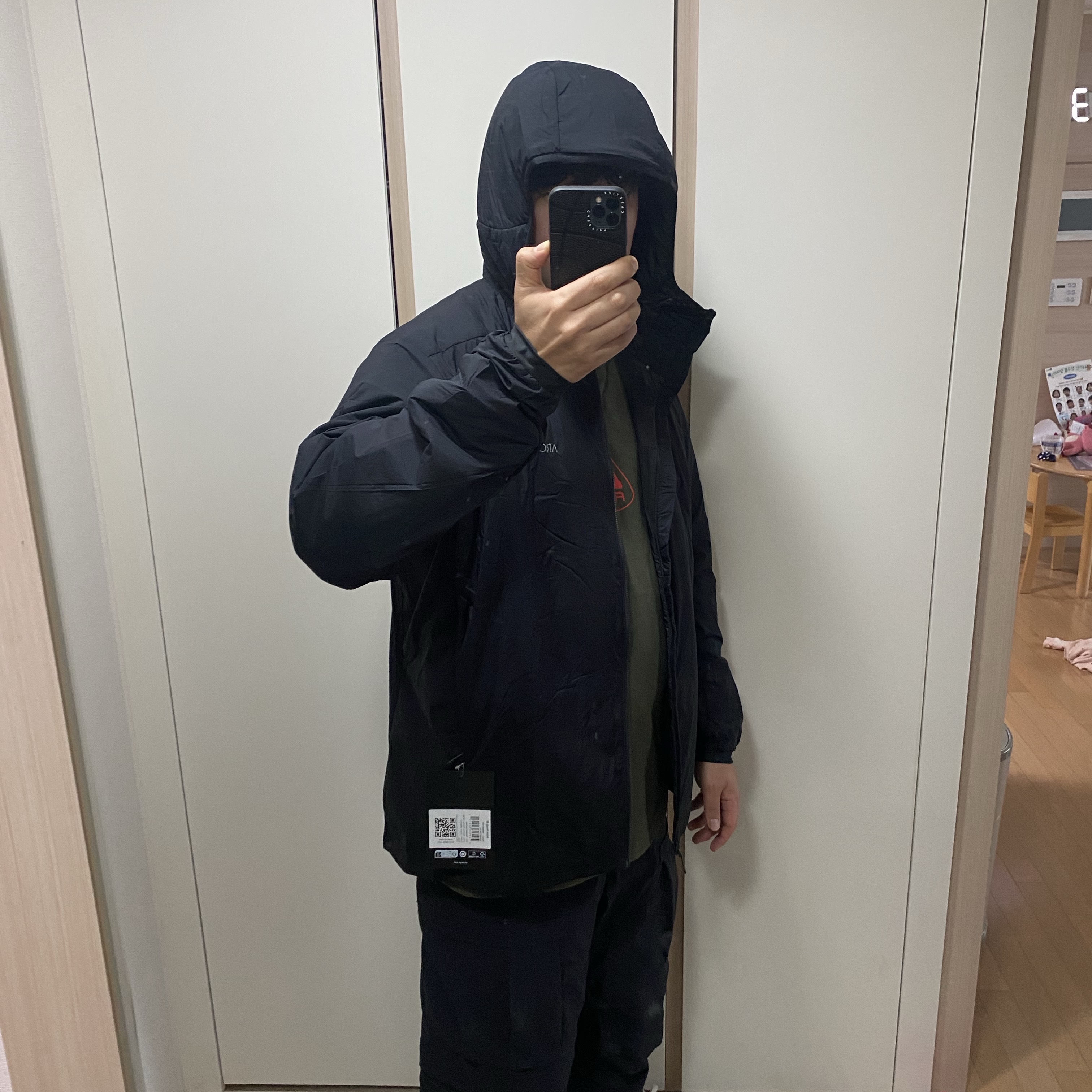 Arc'teryx Atom Hoody Black, Nike NRG ACG Seasonal Lungs Long Sleeve T-Shirt Cargo Khaki - US/EU 착용 스타일 - 3