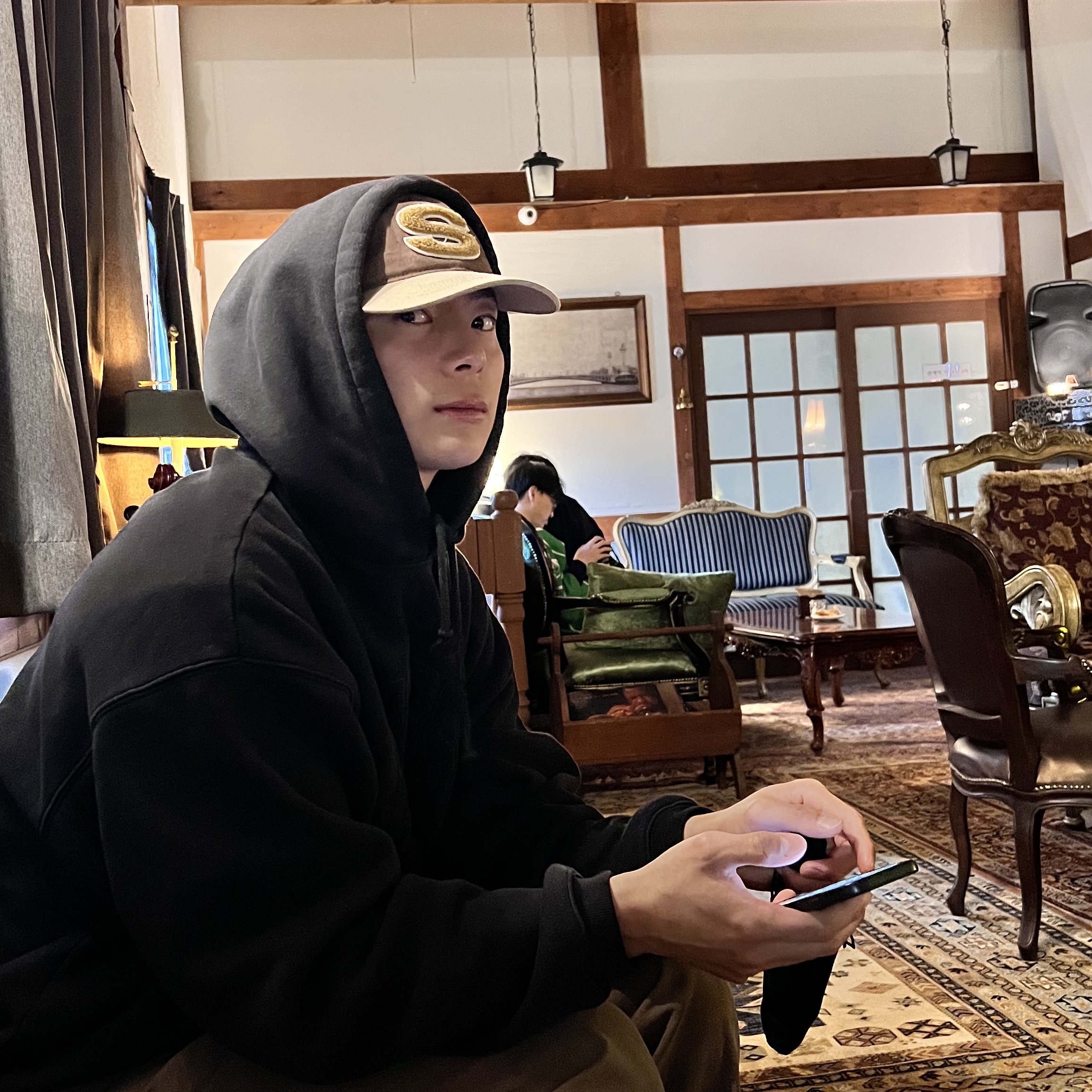 Stussy Chenille S Low Pro Cap Brown 착용 스타일