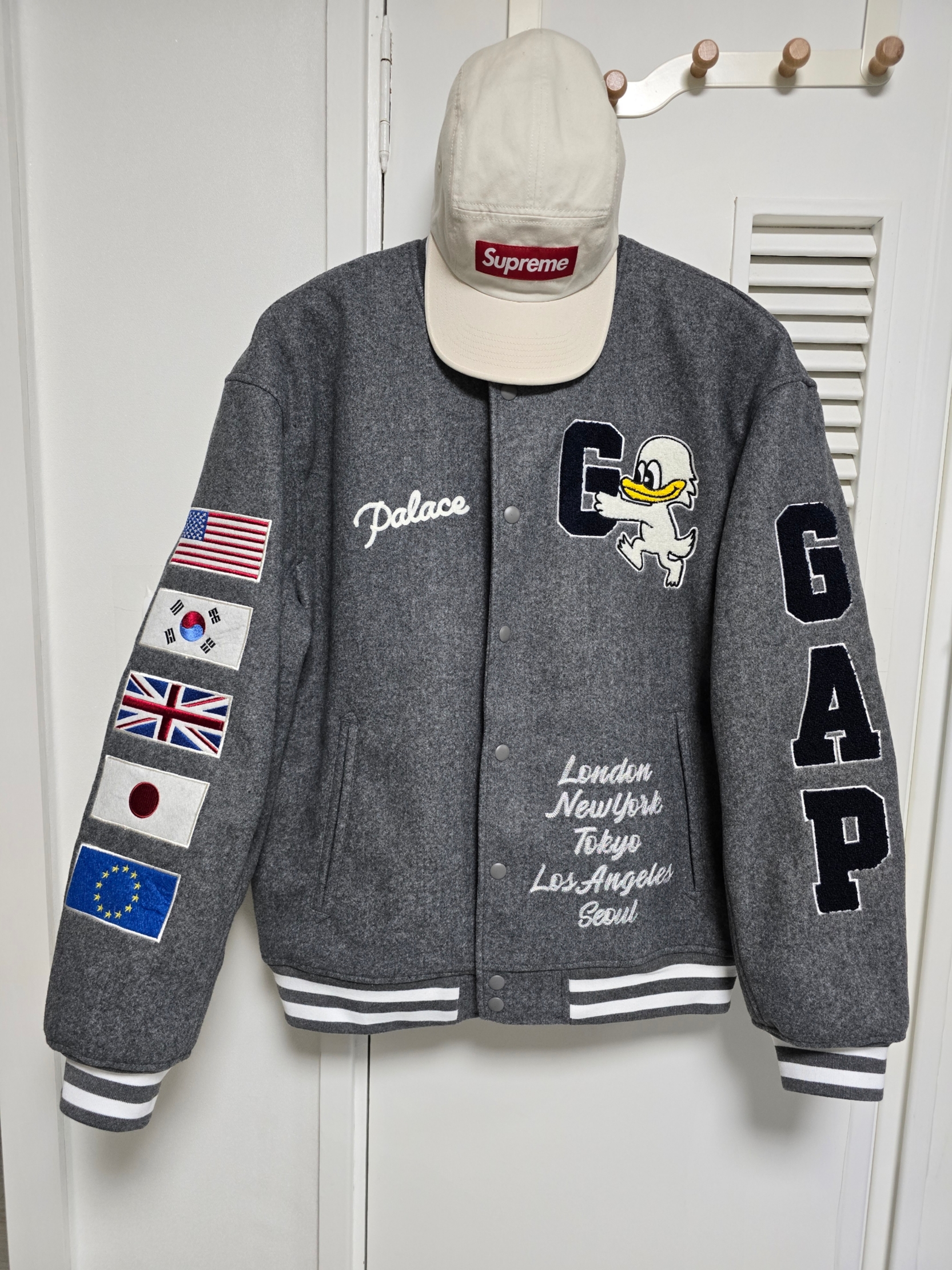 Palace x Gap Varsity Jacket Grey - 24SS, Nike x Tightbooth SB Dunk Low Pro Black and White 착용 스타일 - 2
