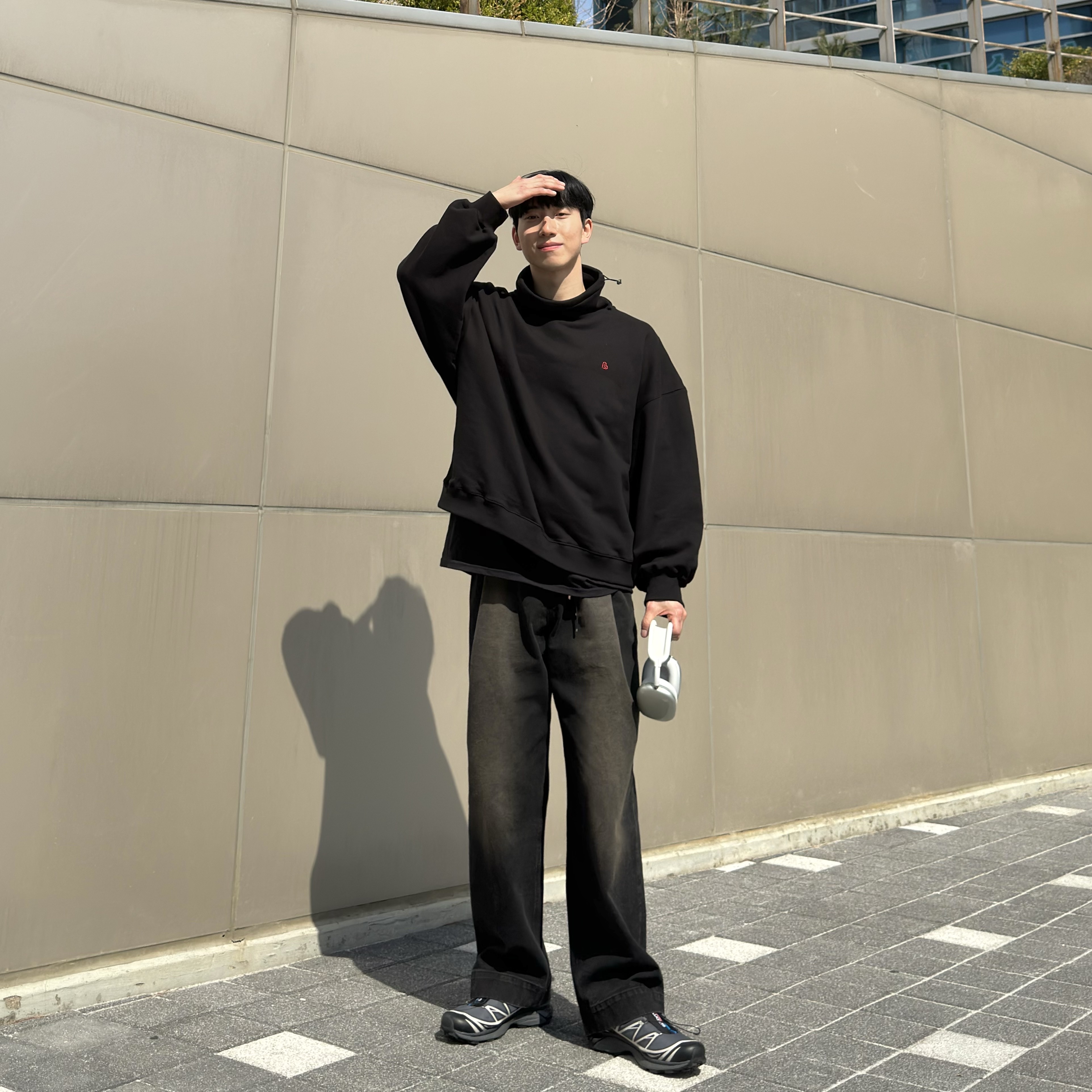 Salomon XT-6 Gore-Tex Black Ebony, Apple AirPods Max Lightning Silver (Korean Ver.) 착용 스타일 - 2