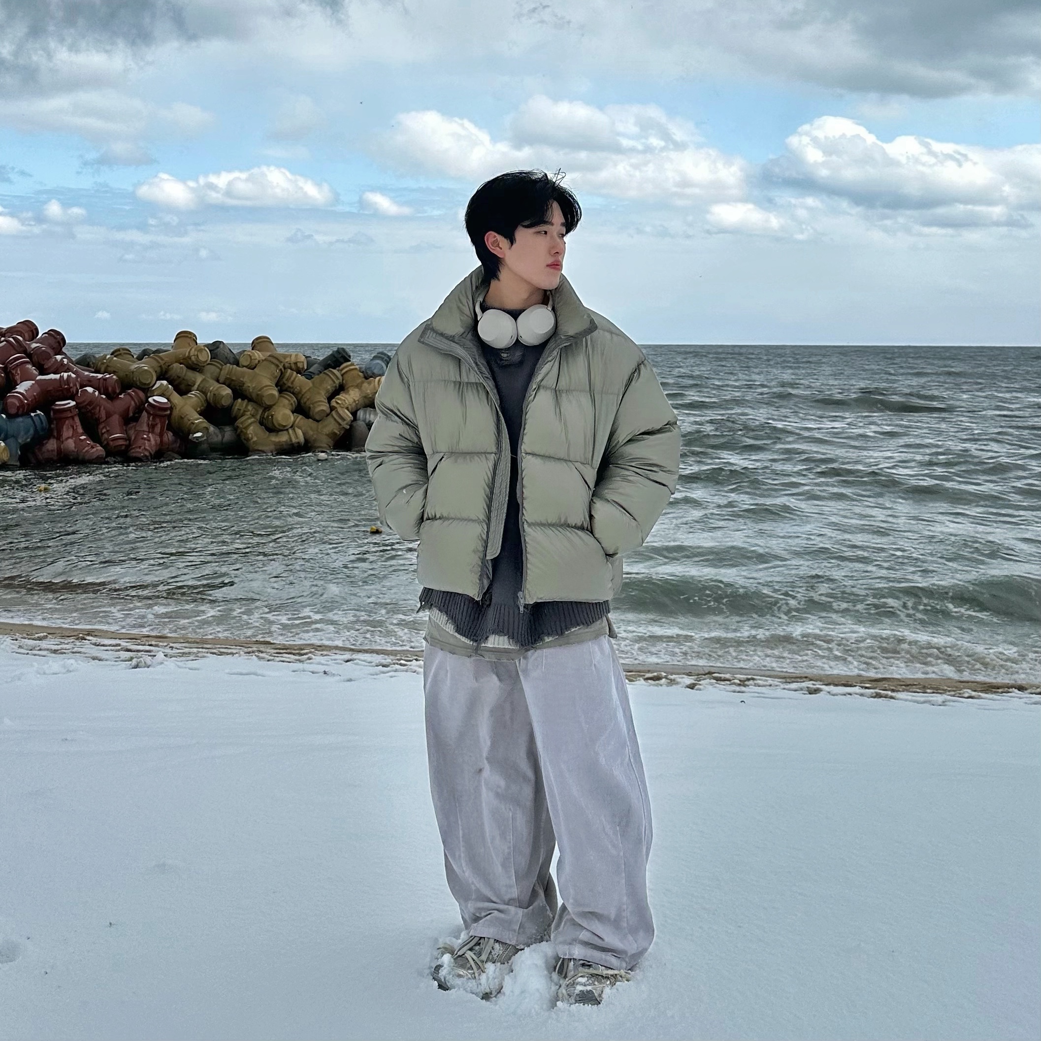 Balenciaga 3XL Sneakers Light Beige, Sony WH-1000XM5 Silver (Korean Ver.) 착용 스타일 - 1