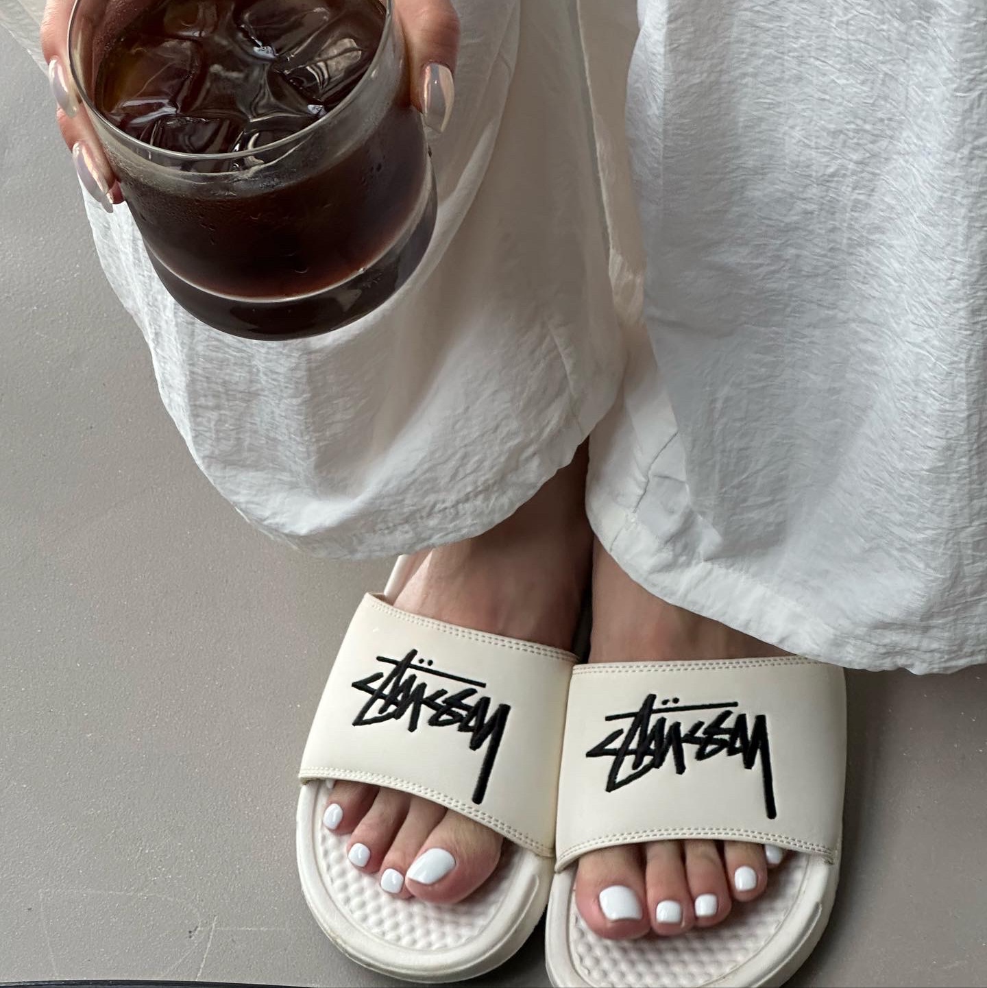 Nike x Stussy Benassi Slide Sail 착용 스타일