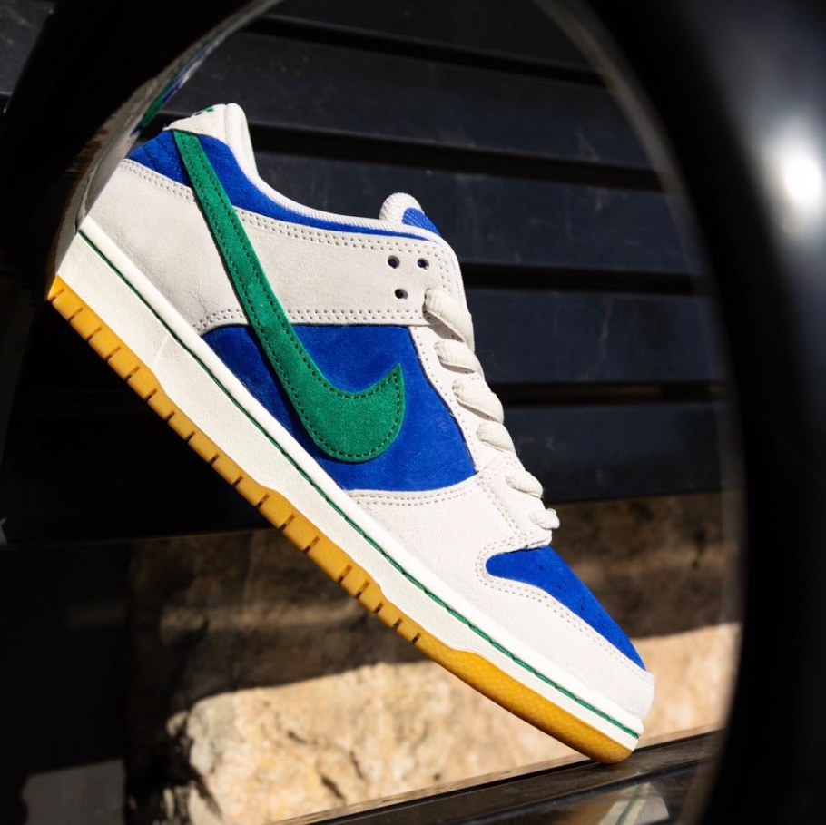 Nike SB Dunk Low Pro Phantom and Hyper Royal 착용 스타일 - 2