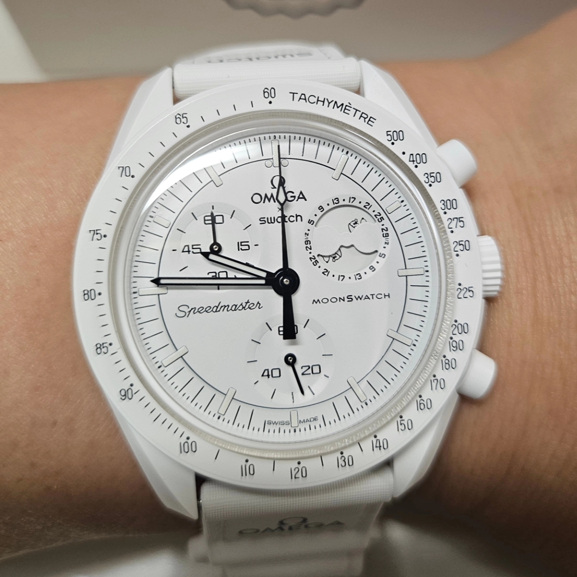 Swatch x Omega x Snoopy Bioceramic Moonswatch Mission To The Moonphase Full Moon 착용 스타일 - 2
