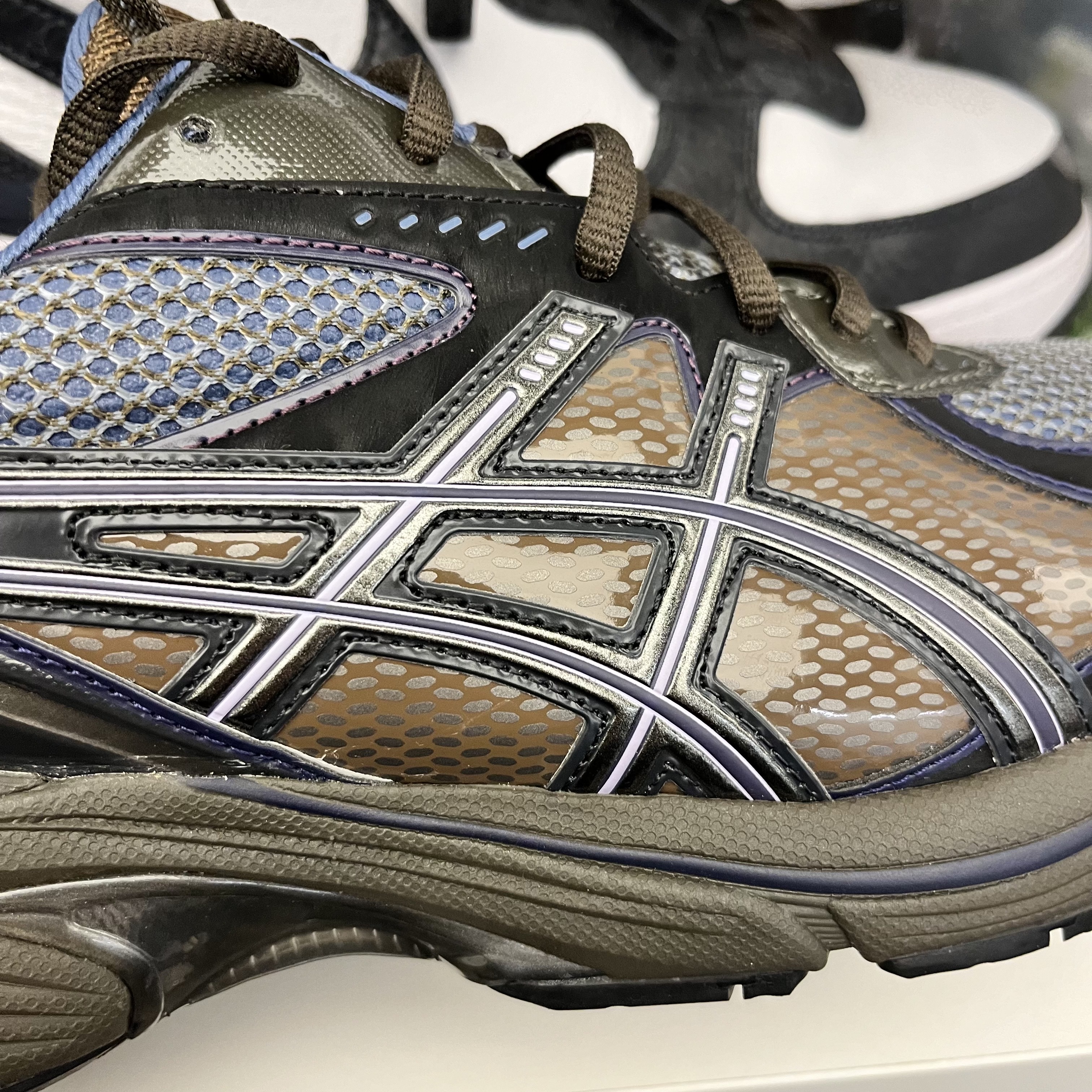 Asics UB6-S GT-2160 Grey Floss Brown Storm 착용 스타일 - 3