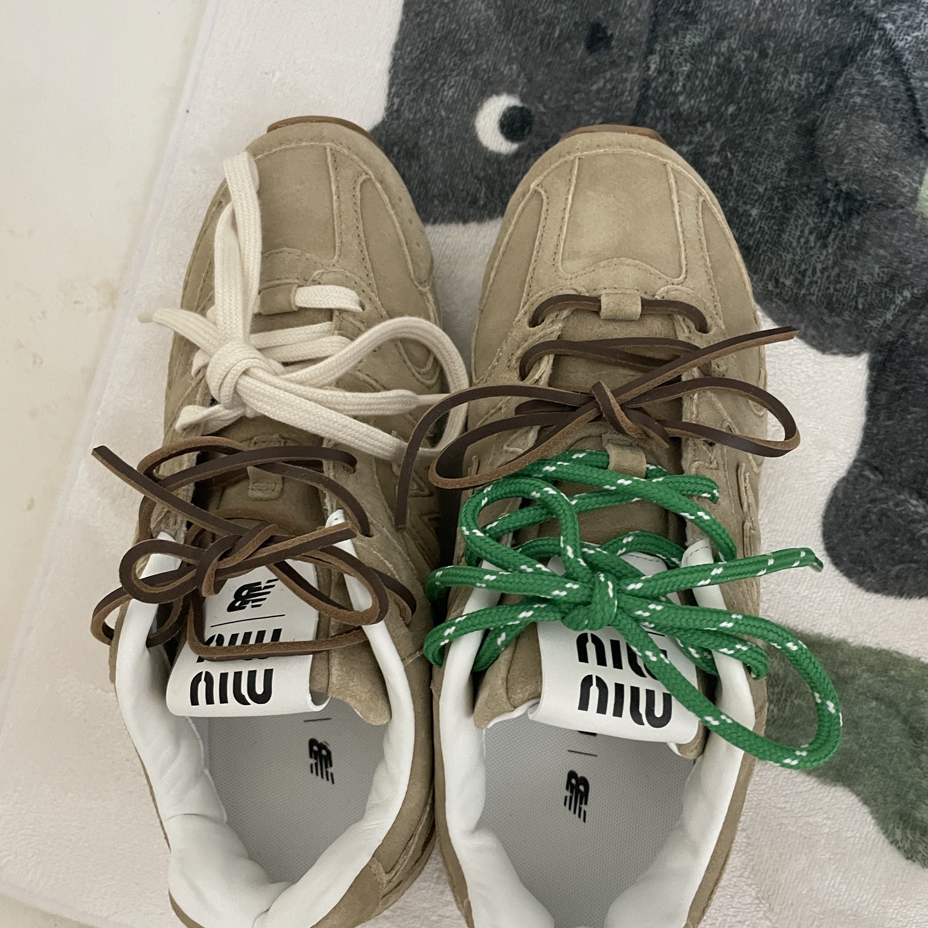 (W) New Balance x Miu Miu 530 Suede Mesh Sneakers Ecru 착용 스타일