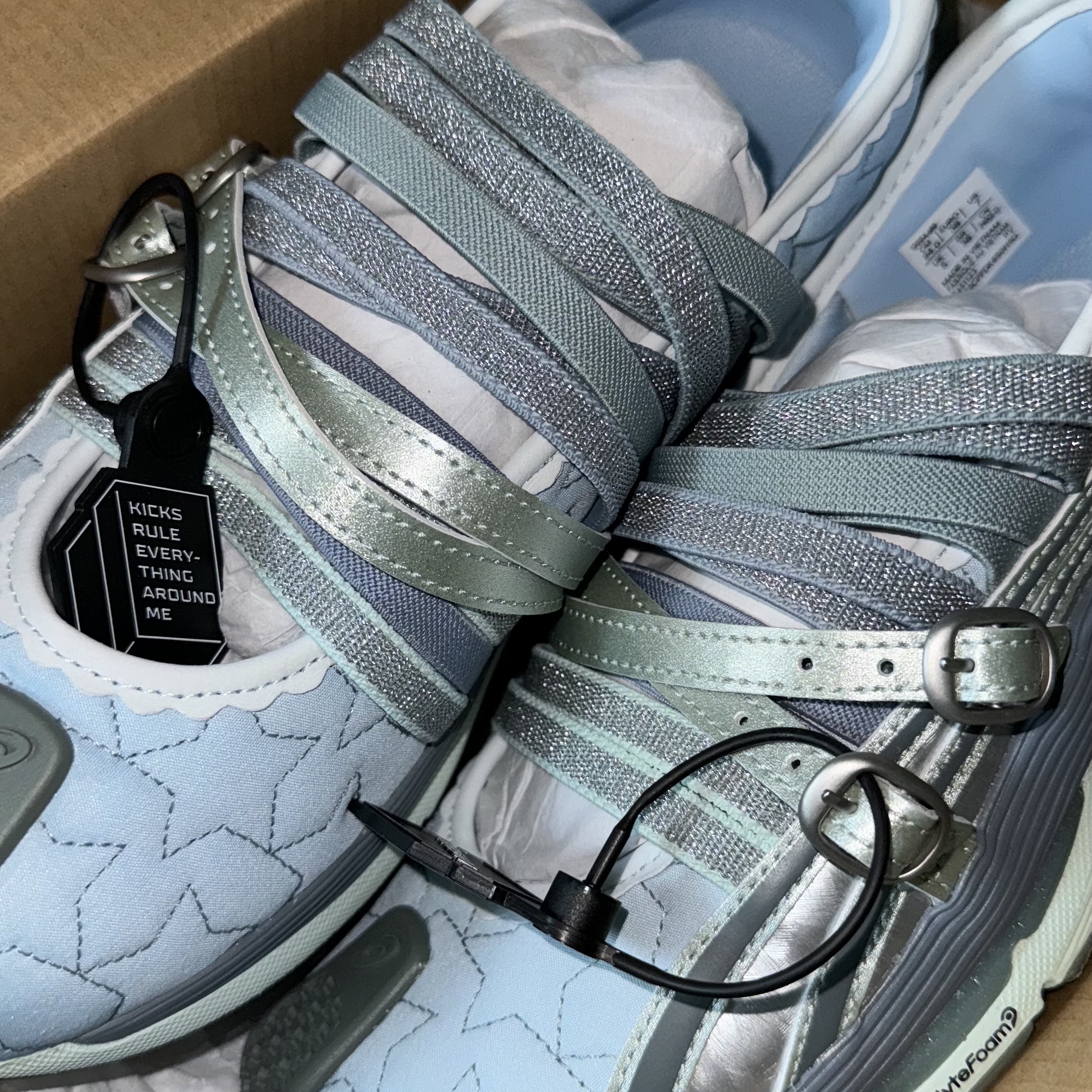 (W) Asics x Kiko Kostadinov x Heaven by Marc Jacobs Gel-Lokros Faded Denim Pale Aqua 착용 스타일