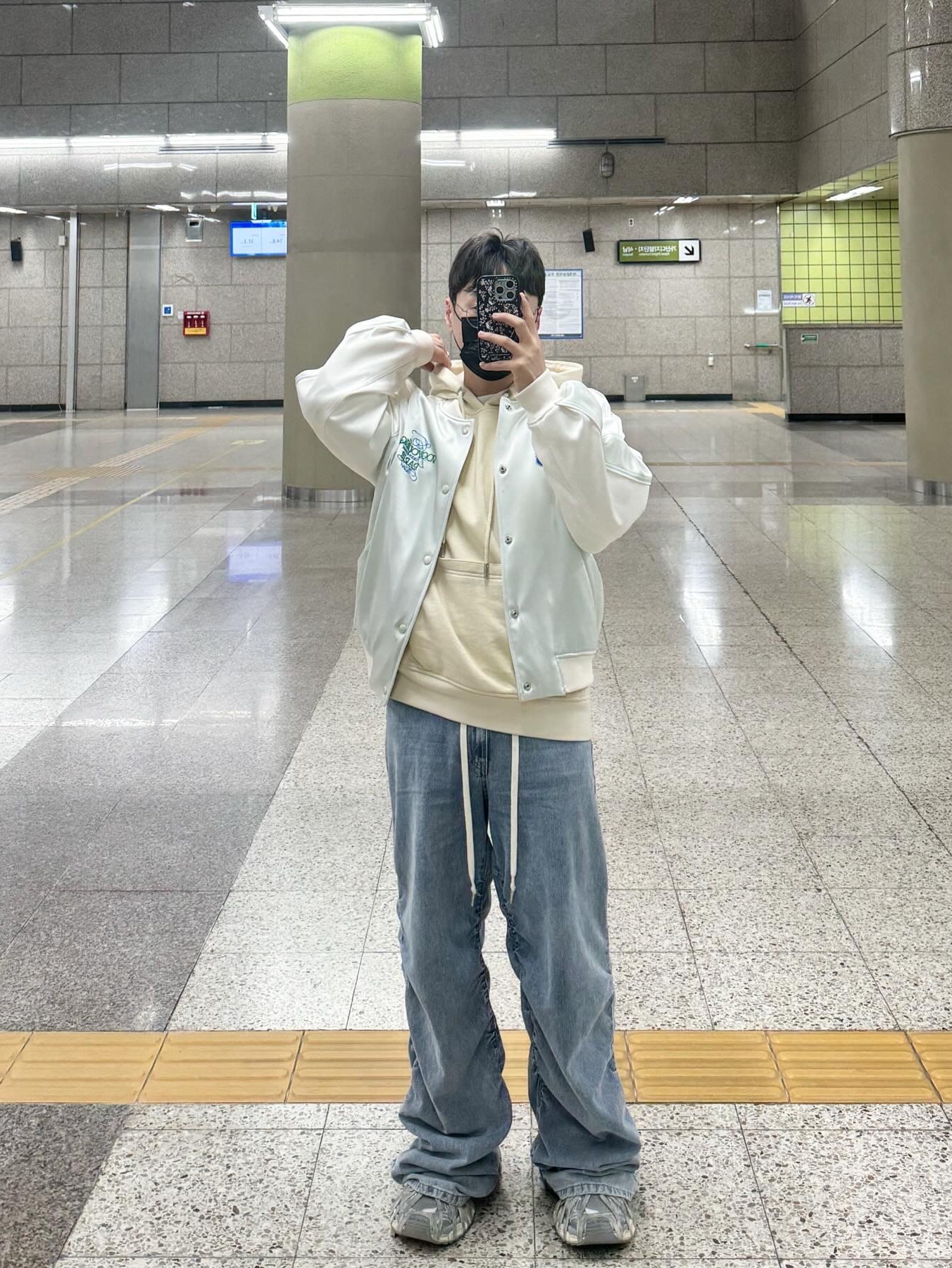 Wooyoungmi Logo Varsity Jacket Mint - 24SS, Wooyoungmi Flower Print Hoodie Ivory - 23SS 착용 스타일 - 1