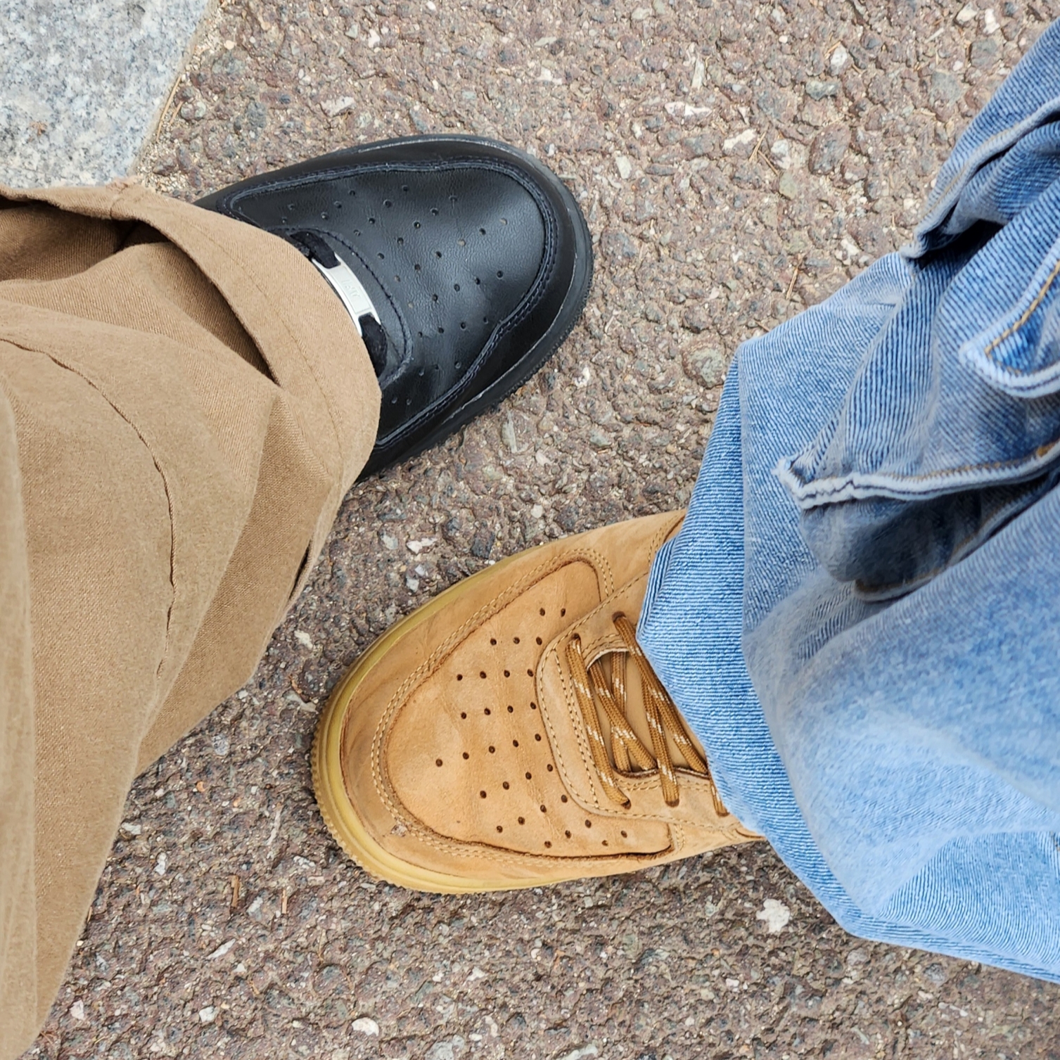Nike Air Force 1 '07 Low Triple Black, Nike Air Force 1 Mid '07 WB Flax 착용 스타일