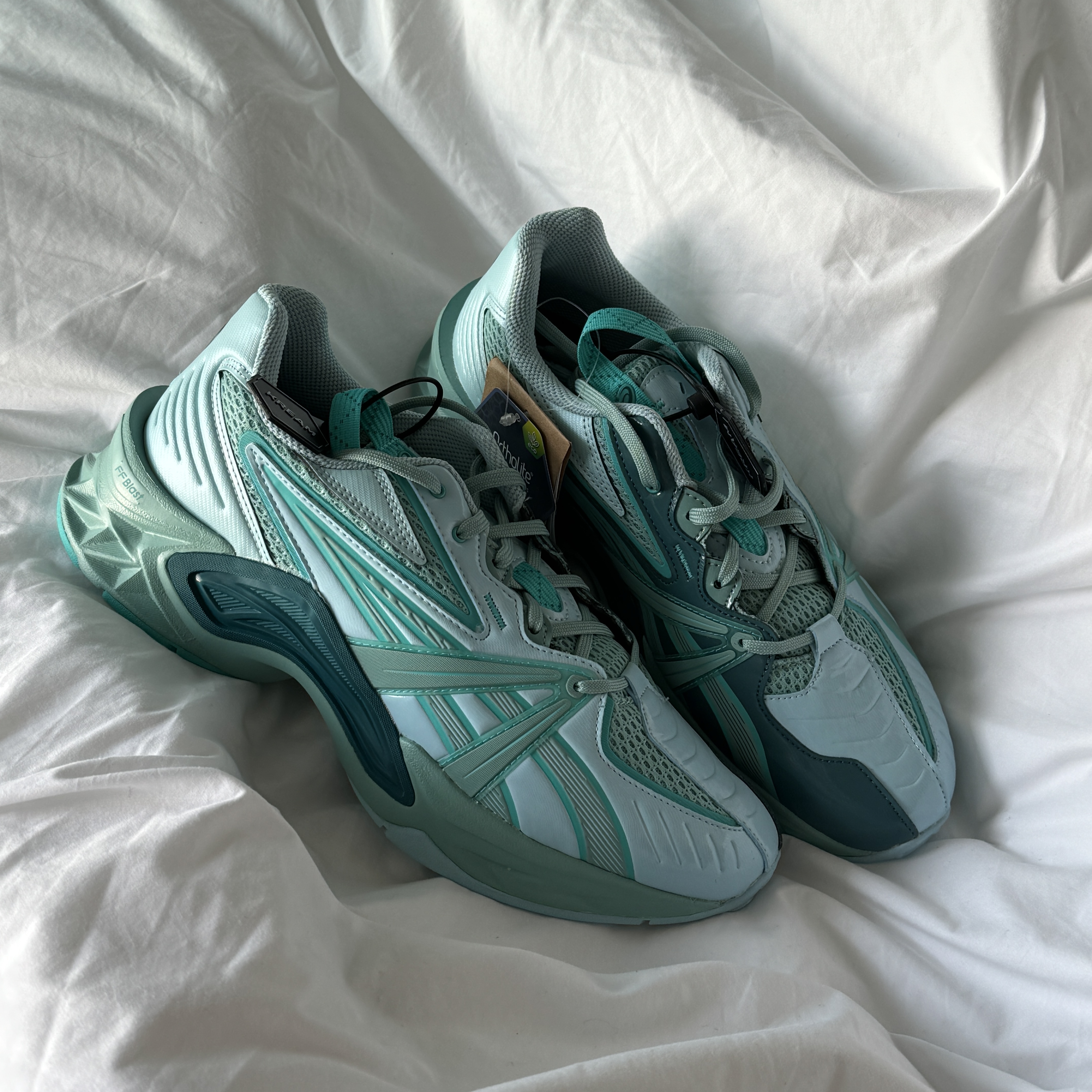 Asics HN2-S Protoblast Shaded Spruce 착용 스타일