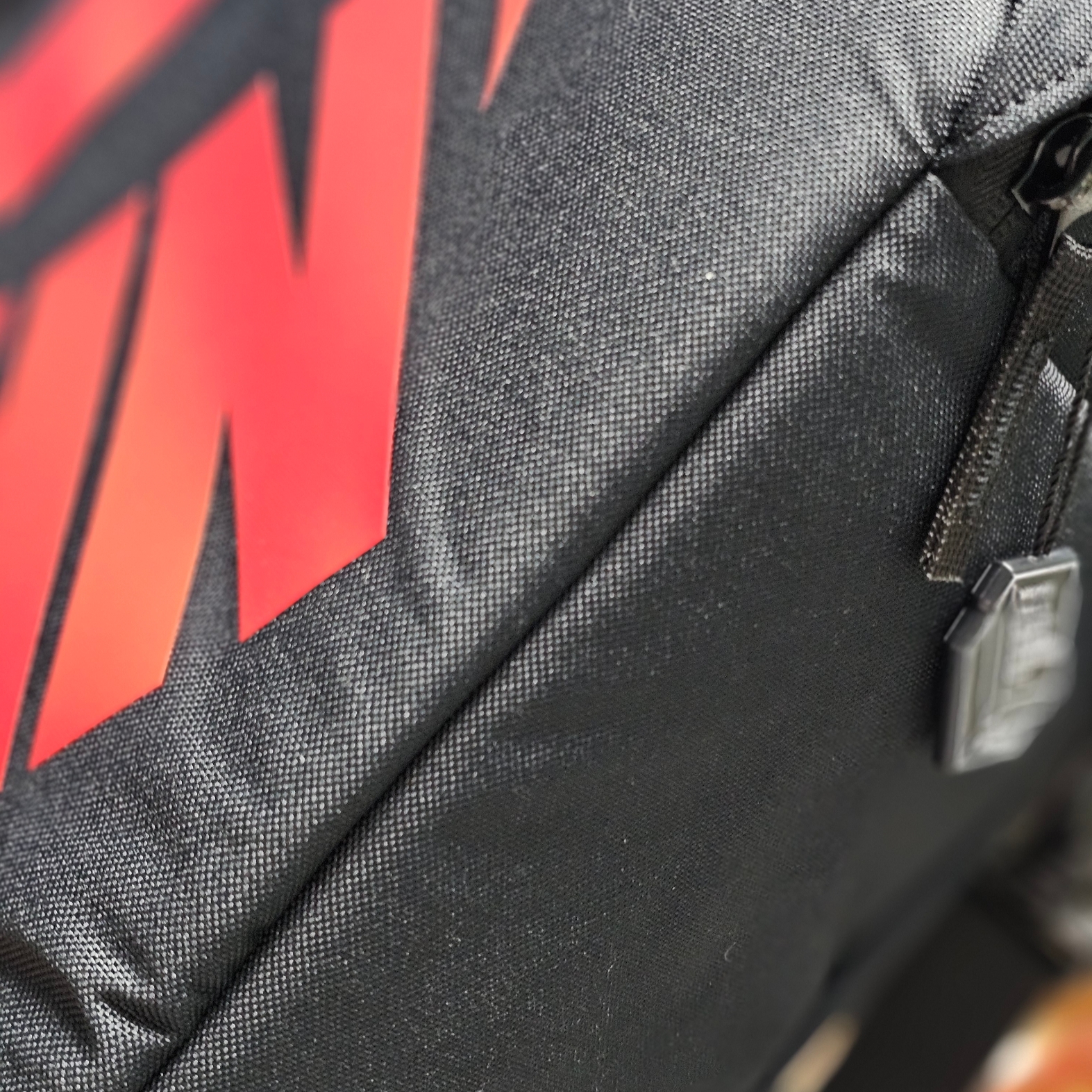 Nike Shoebox Bag 12L Black University Red 착용 스타일