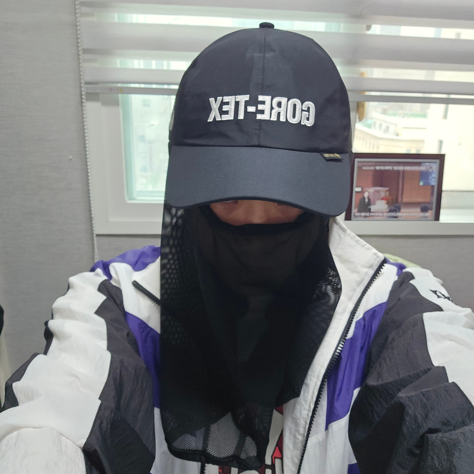 Palace Gore-Tex 3L 6-Panel Black - 24SS 착용 스타일 - 2