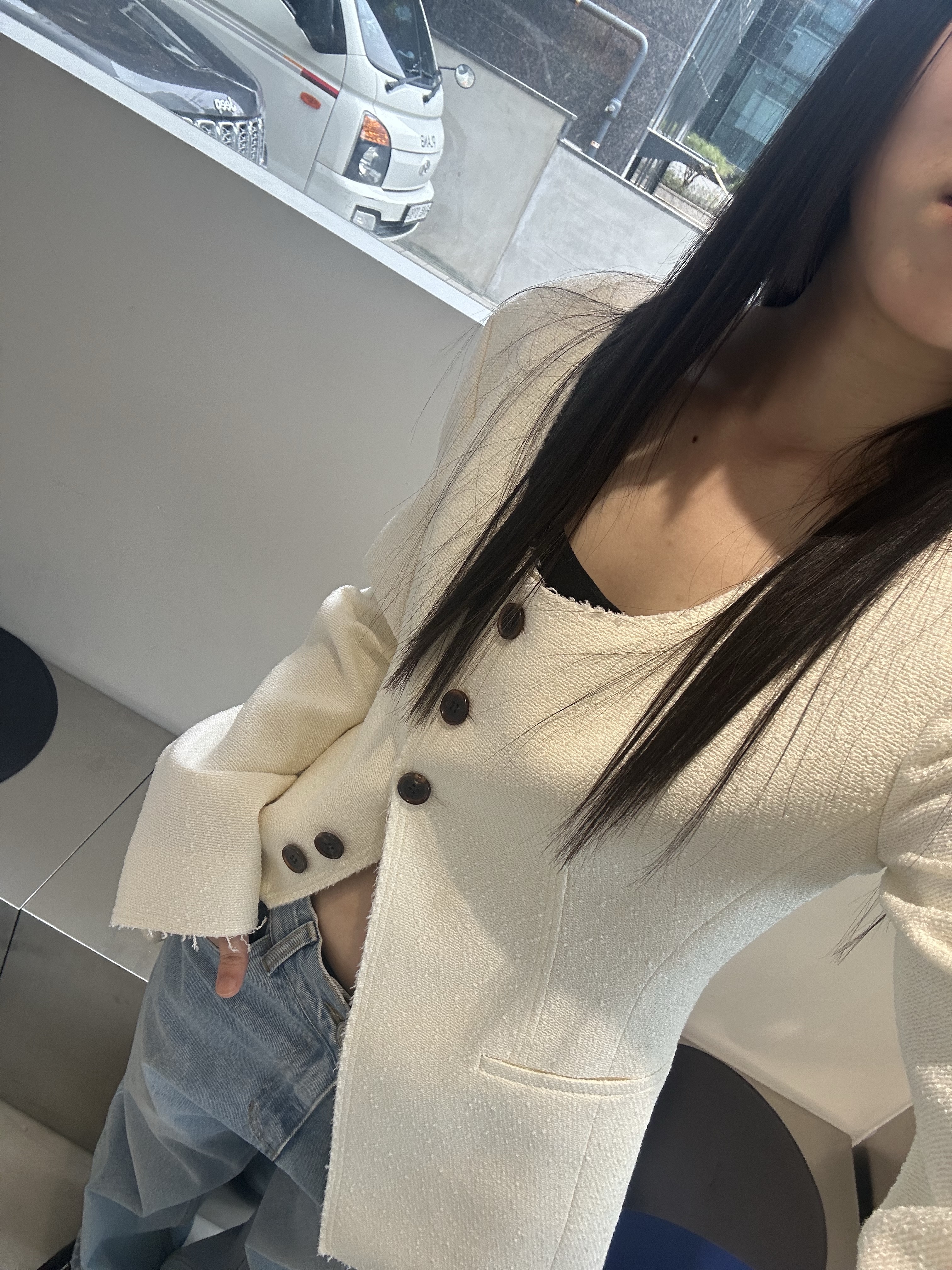 L'H.A.S Scoop Neck Slim Fit Jacket - Ivory 착용 스타일 - 2