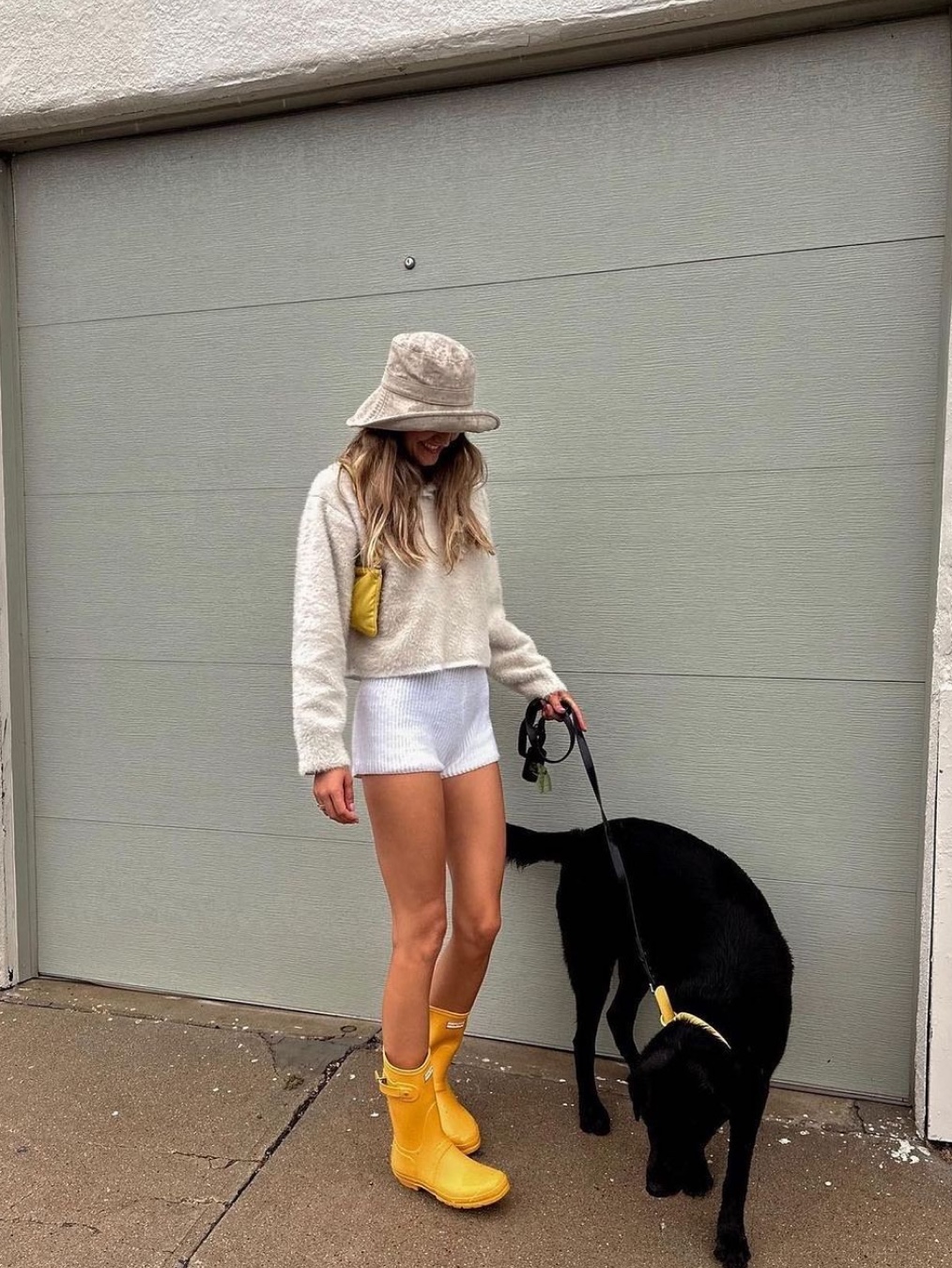 (W) Hunter Play Short Rain Boots Black, (W) Hunter Original Tall Rain Boots Olive Leaf 착용 스타일 - 5