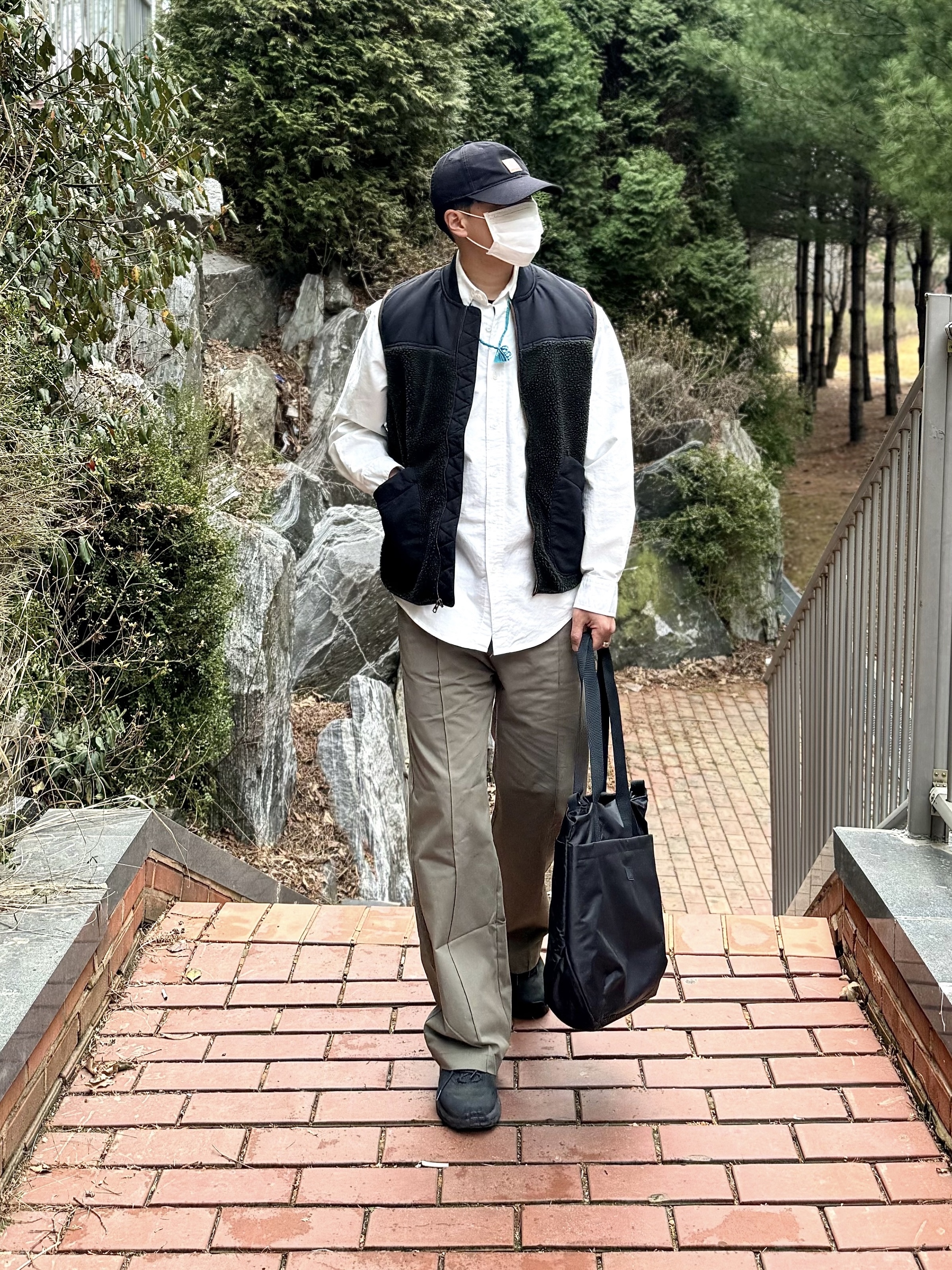 Hoka Kaha 2 Low Gore-Tex Black, Carhartt Canvas Cap Black 착용 스타일 - 2