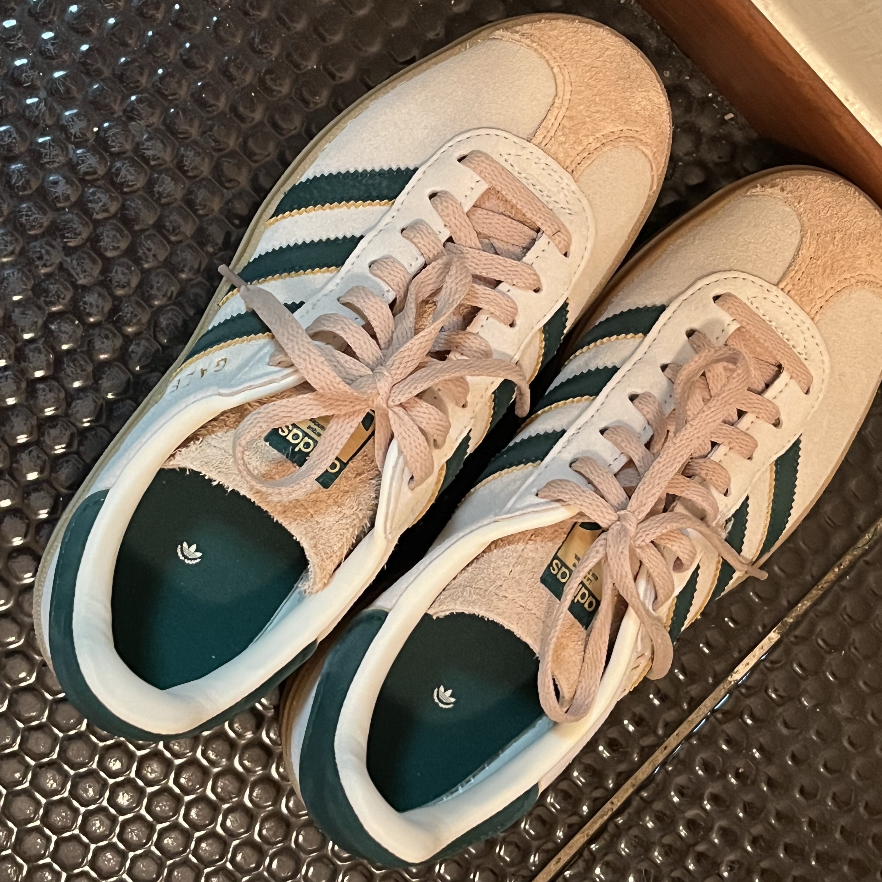 (W) Adidas Gazelle Bold Cream White Collegiate Green 착용 스타일
