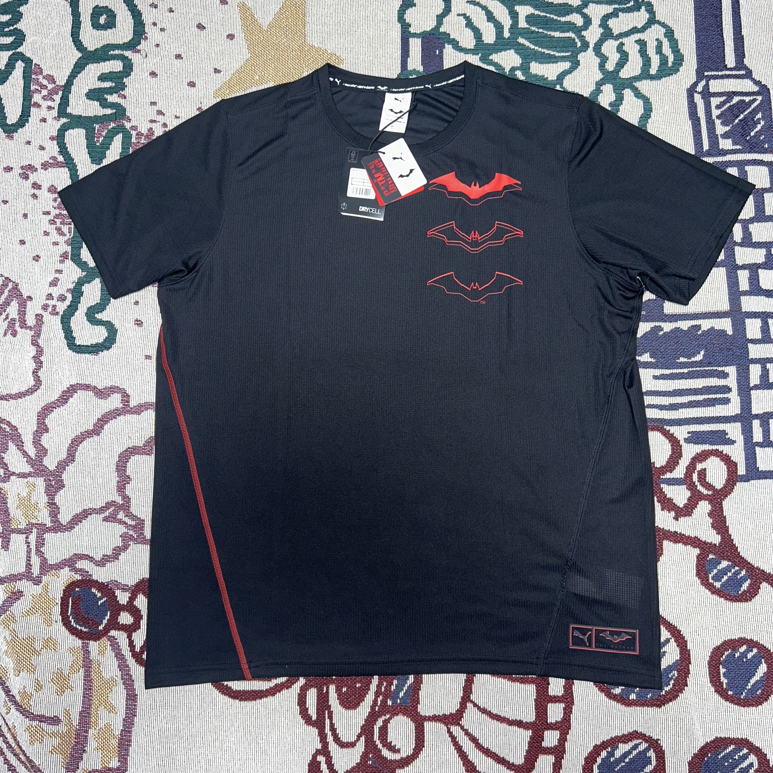 Puma x Batman Perforated Training T-Shirt Black 착용 스타일 - 2
