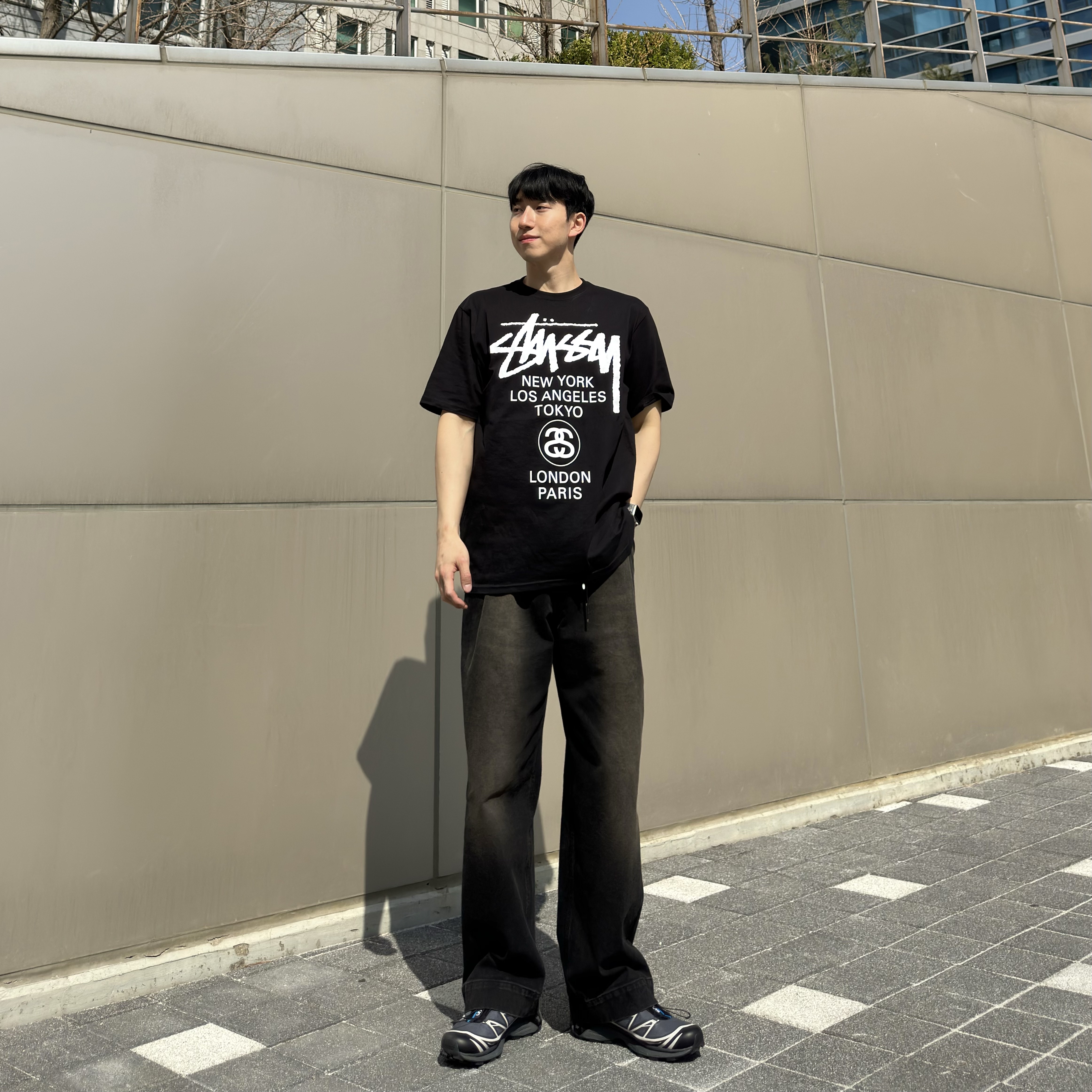 Salomon XT-6 Gore-Tex Black Ebony, Apple AirPods Max Lightning Silver (Korean Ver.) 착용 스타일 - 3
