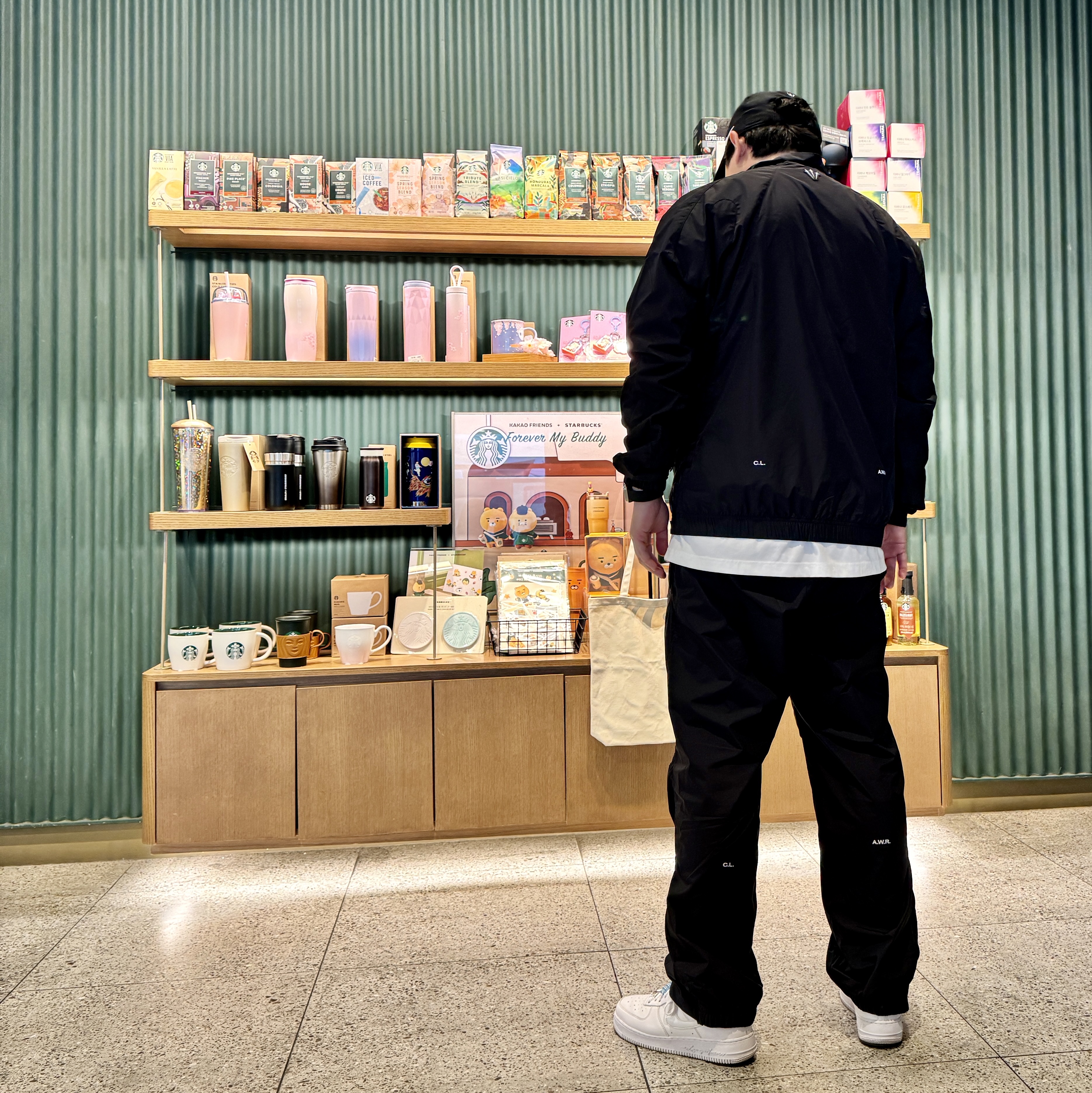 Nike x Drake Nocta Woven Track Pants Black (FN7668-010), Nike x Drake Nocta Nylon Track Jacket Black (FN7666-010) 착용 스타일 - 3