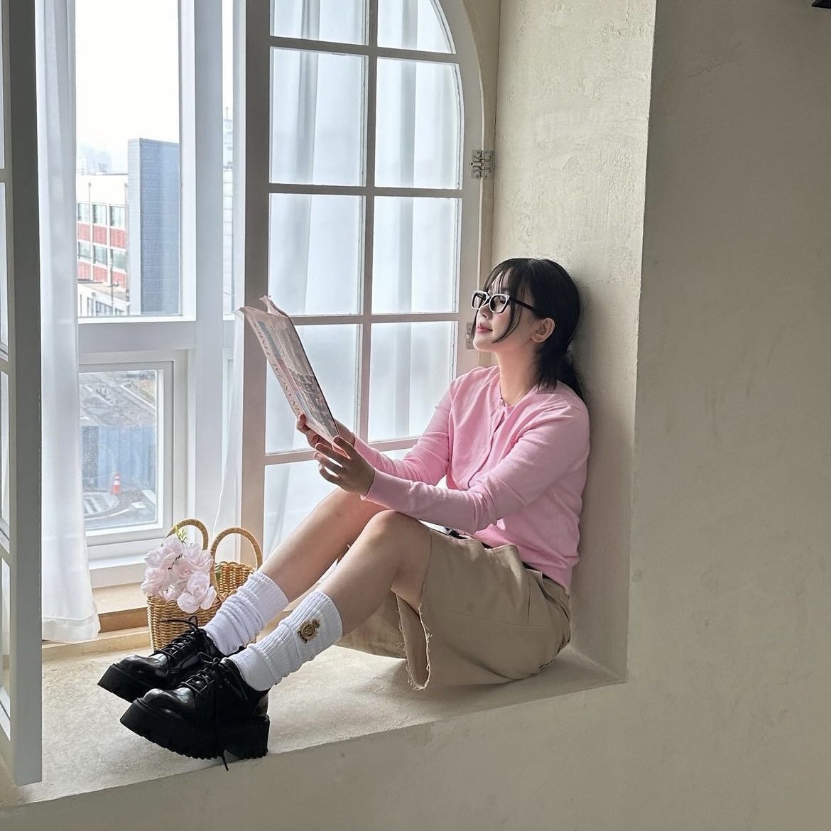 STUDIOTABLE Bermuda Cotton Pocket Pants Beige 착용 스타일 - 2