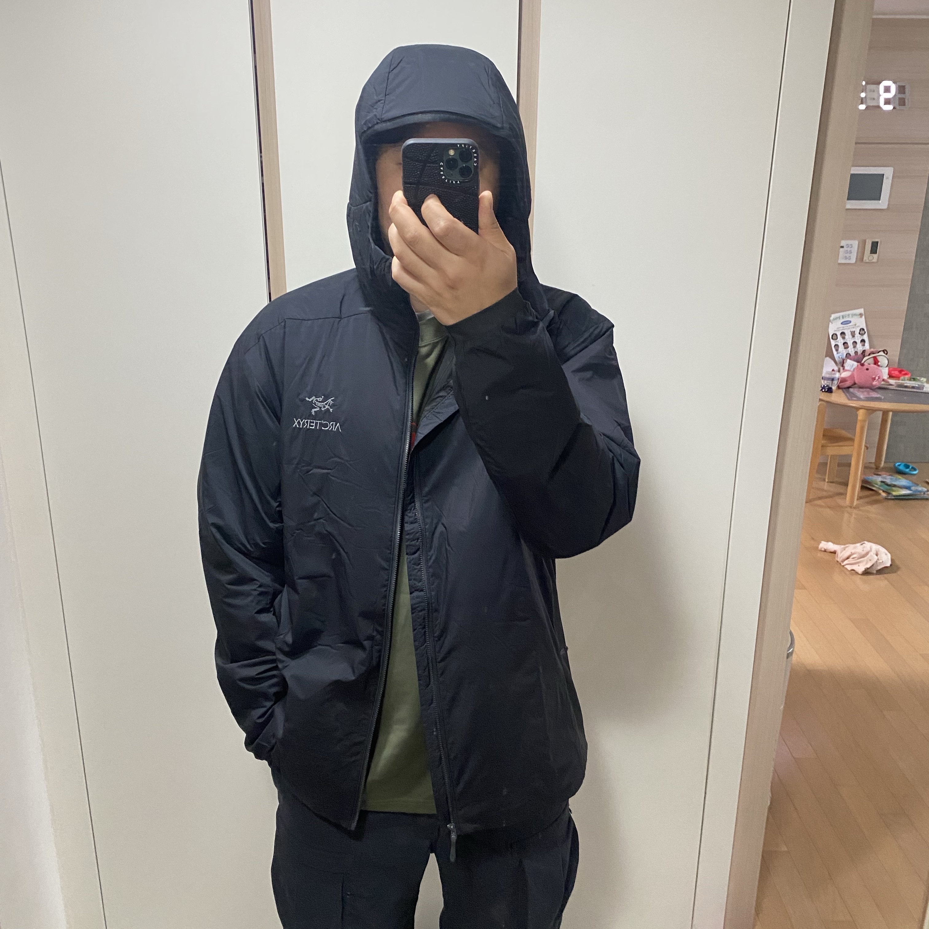 Arc'teryx Atom Hoody Black, Nike NRG ACG Seasonal Lungs Long Sleeve T-Shirt Cargo Khaki - US/EU 착용 스타일 - 1