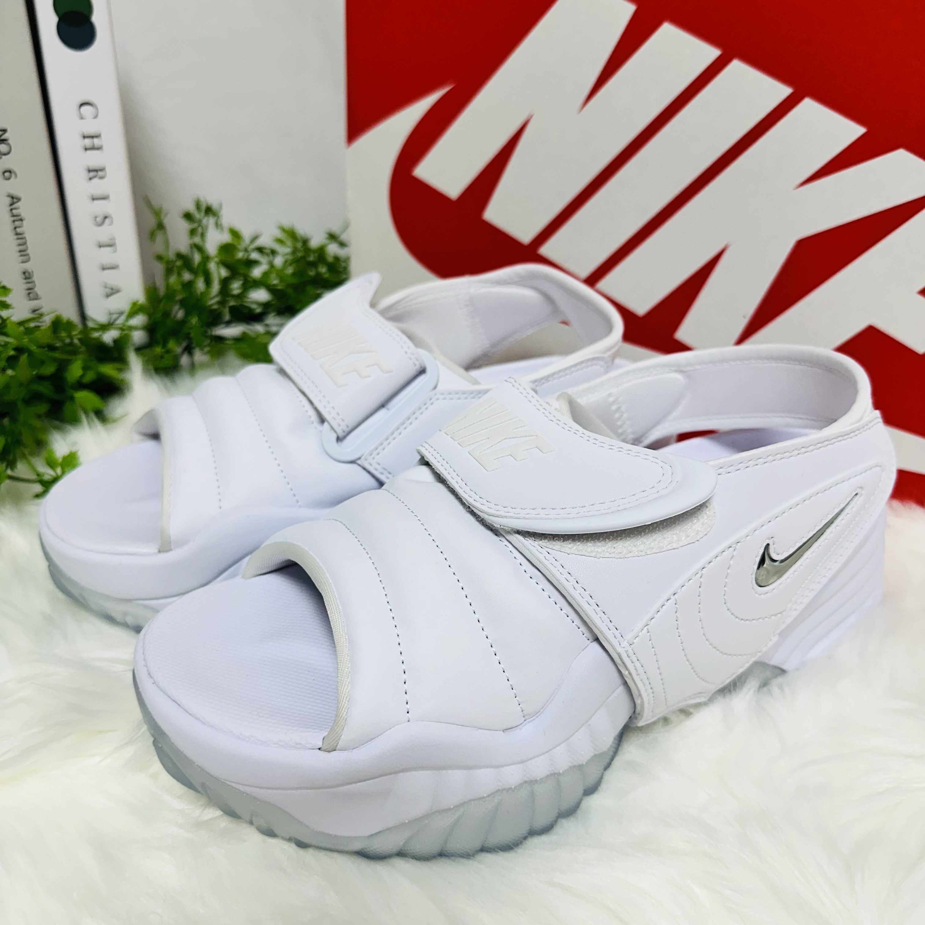 (W) Nike Adjust Force Sandal White 착용 스타일 - 1
