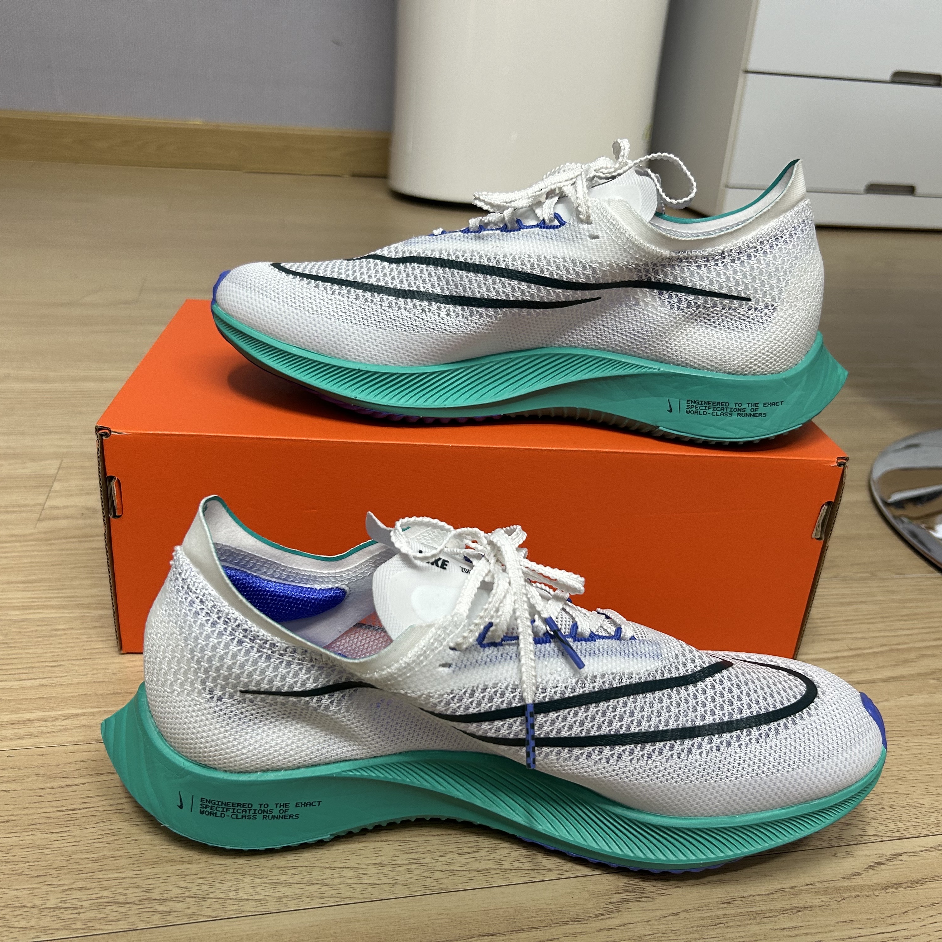 Nike ZoomX Streakfly White Clear Jade 착용 스타일 - 2