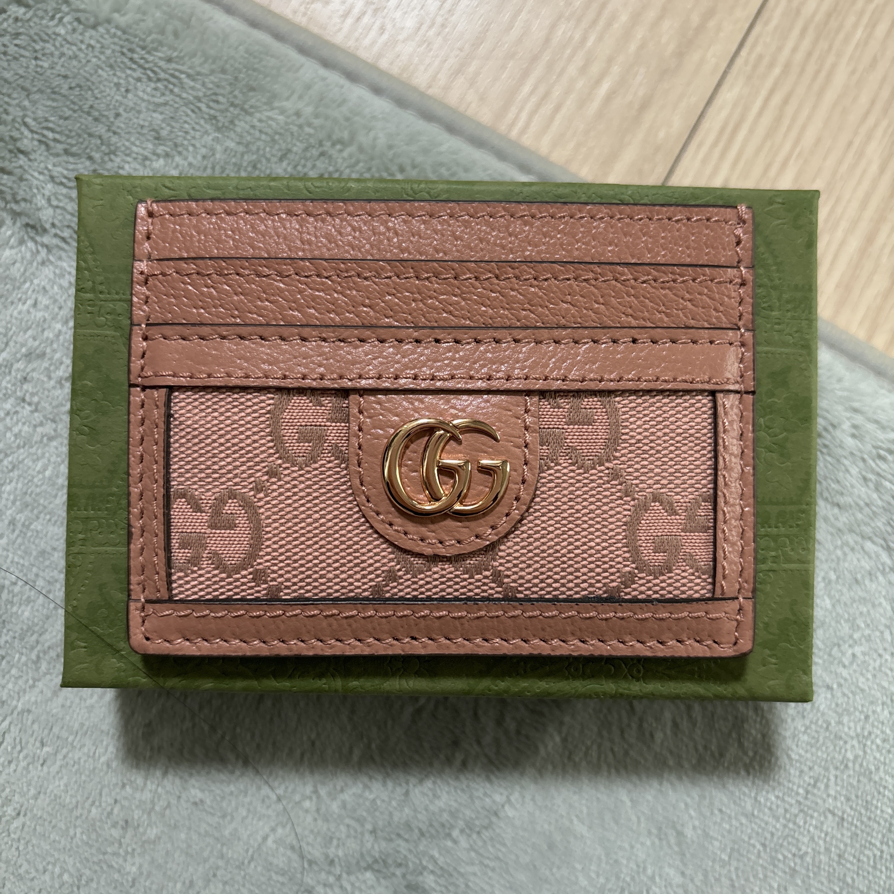 Gucci Ophidia GG Card Case Pink Canvas 착용 스타일 - 2