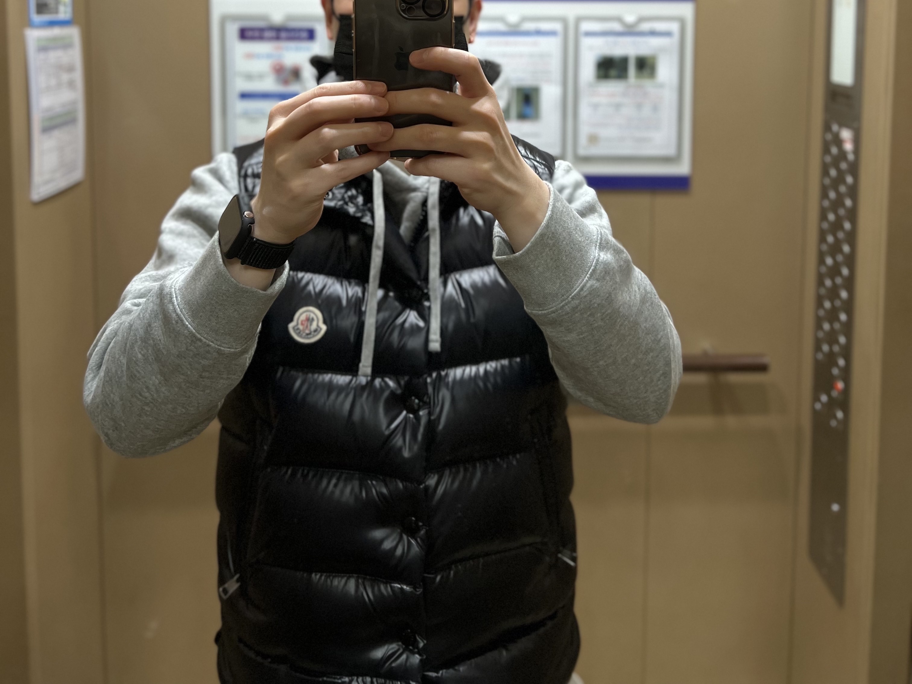 Moncler Tibb Down Gilet Black - 23FW 착용 스타일