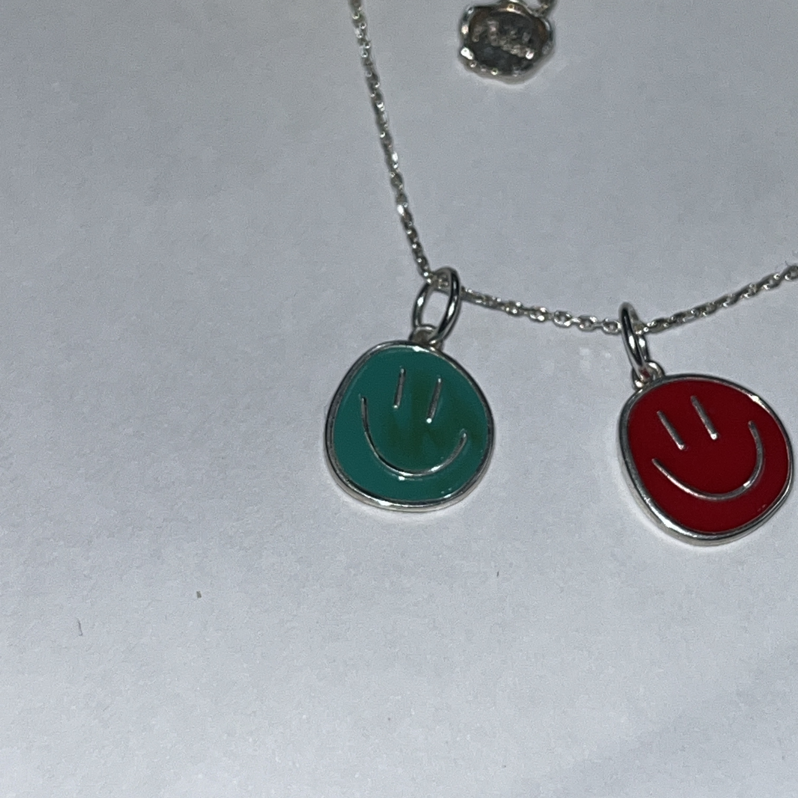 Frica Emo - Smile Necklace Silver 착용 스타일 - 4