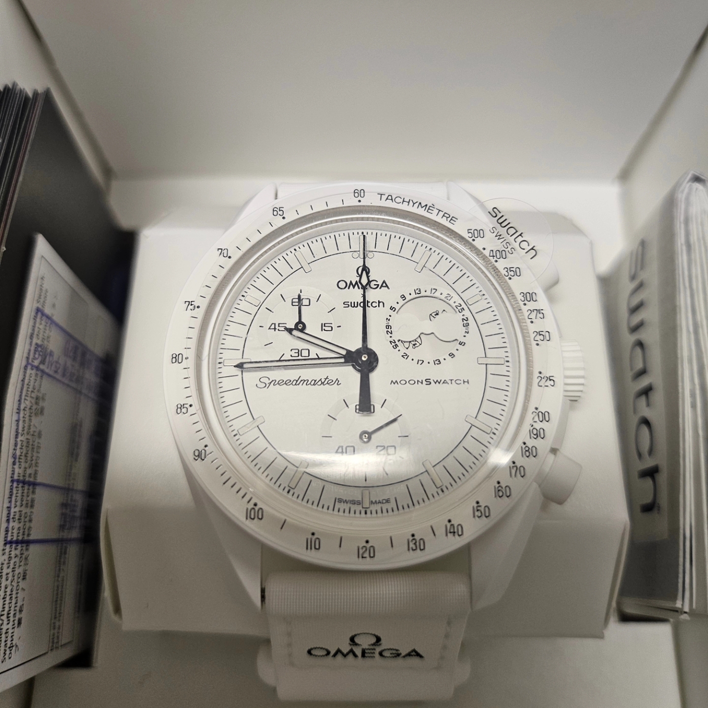 Swatch x Omega x Snoopy Bioceramic Moonswatch Mission To The Moonphase Full Moon 착용 스타일 - 1