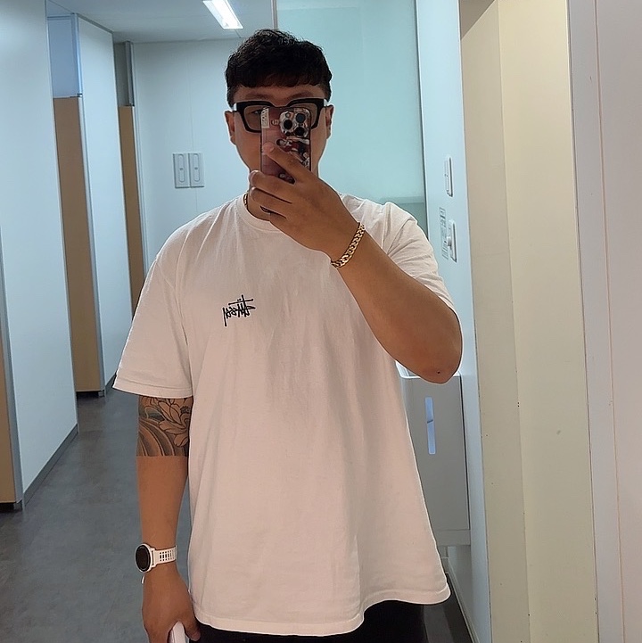 Stussy Melted T-Shirt White 착용 스타일