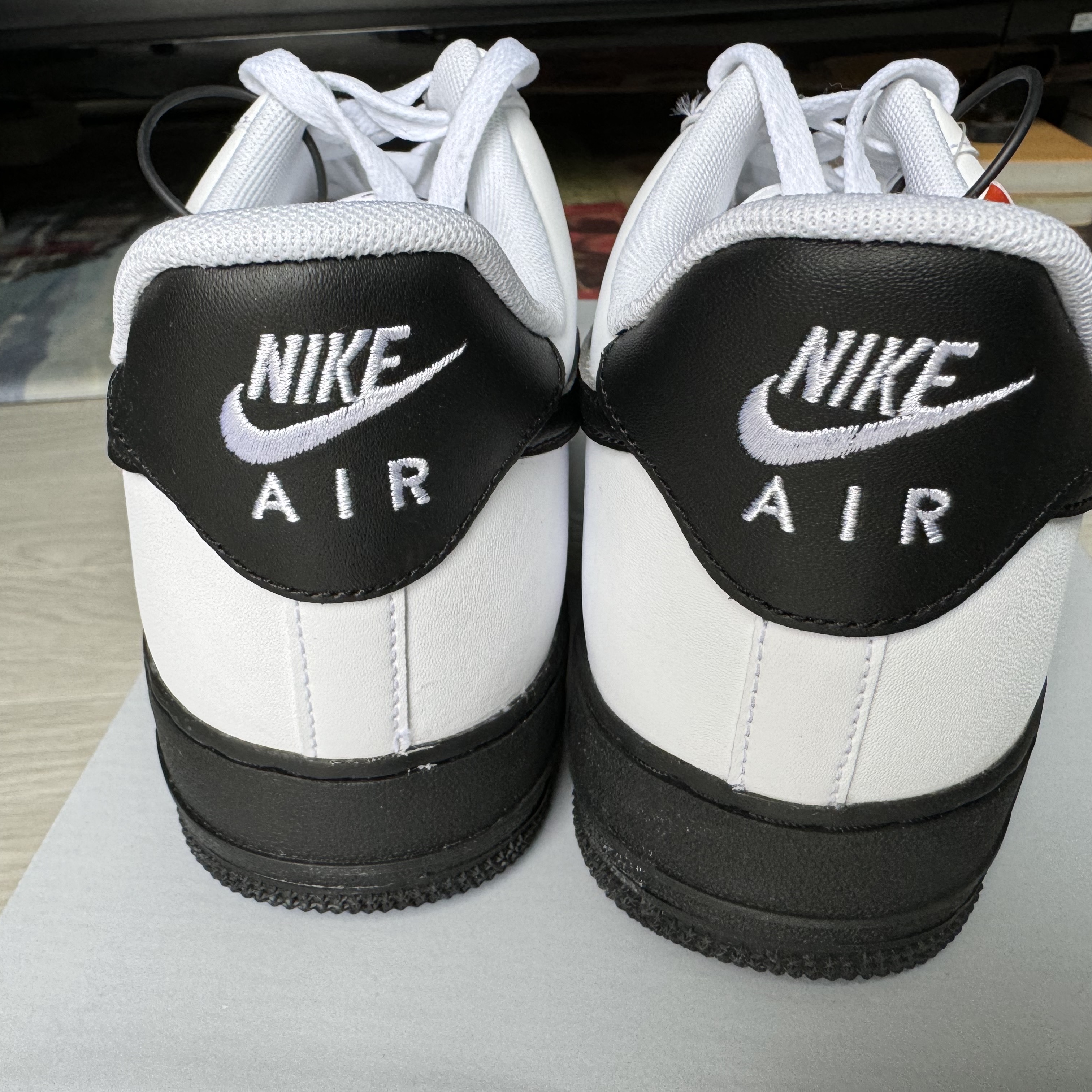 Nike Air Force 1 Low White Black Midsole 착용 스타일 - 3